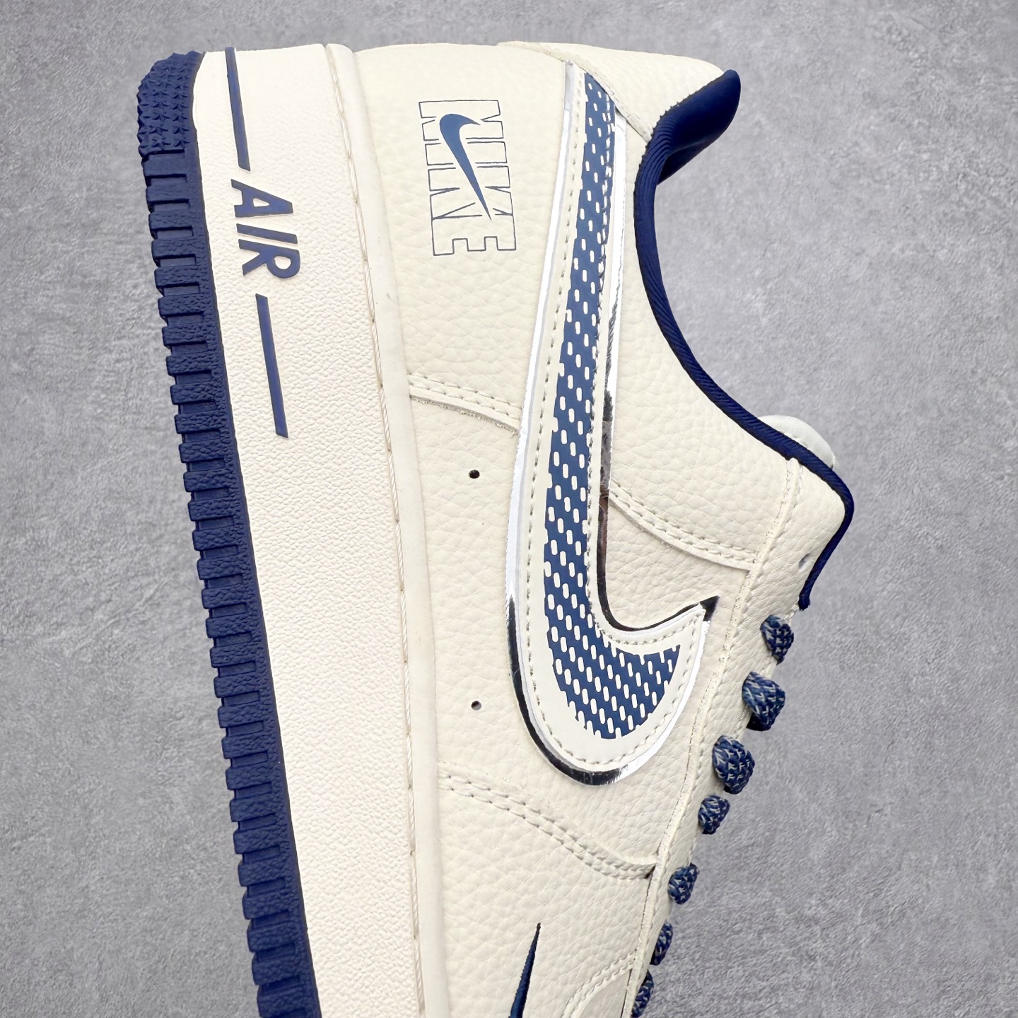 图片[6]-NK Air Force 1´07 Low 空军一号低帮百搭休闲运动板鞋 DF0188-108 柔软、弹性十足的缓震性能和出色的中底设计 横跨复古与现代的外型结合 造就出风靡全球 三十多年的Force 1 直到今天还深受青睐 实拍调校N版已经零色差零失真 百分百还原实物色彩所见即所得 不存在货不对板色差等低级问题 选购参考实物拍摄 不混卖不参货 只用心做好货严格选品 承诺混一赔十 尺码：36 36.5 37.5 38 38.5 39 40 40.5 41 42 42.5 43 44 44.5 45-选品中心