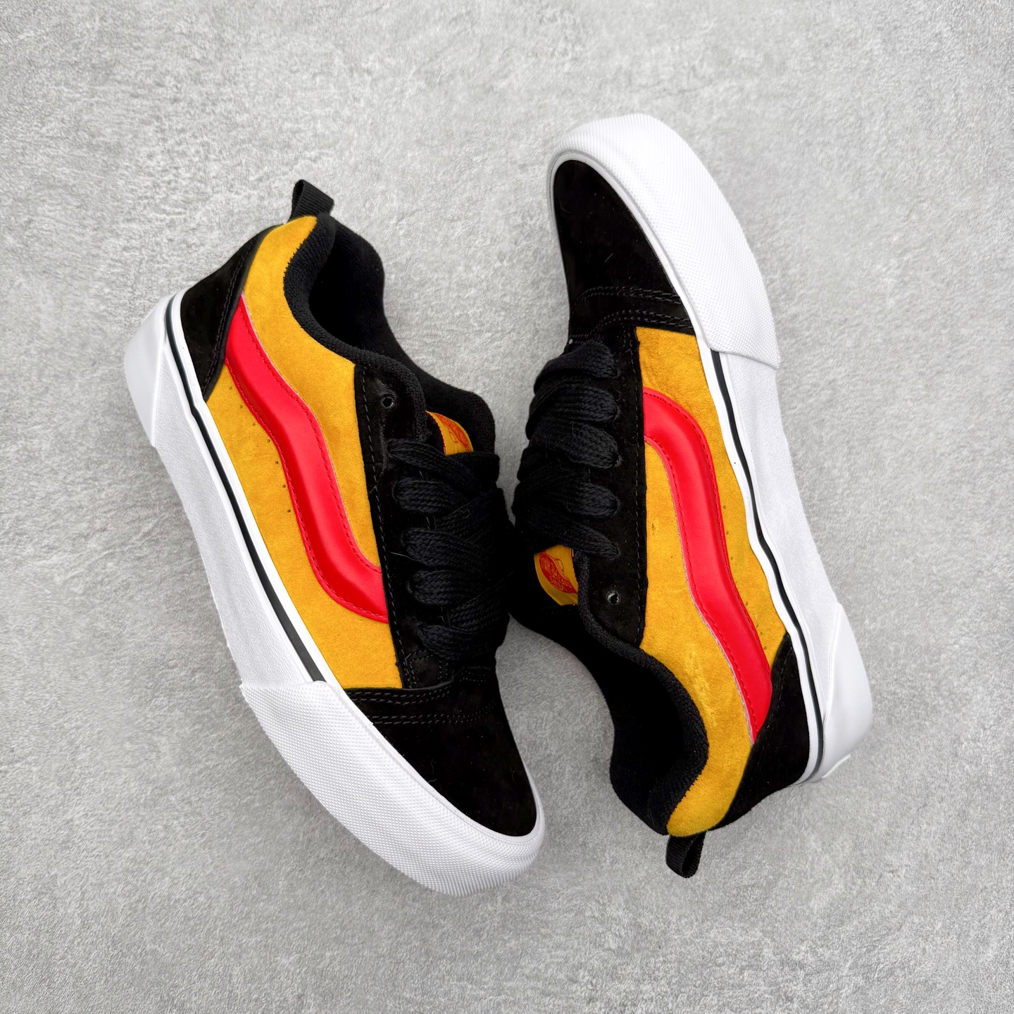 图片[3]-Vans Knu Skool “SUEDE YELLOW” 官方新款 黑黄复古休闲胖胖面包鞋 肥胖版大LOGO原版全皮猪八面料 货号：VN000CS0END 尺码：35 36 36.5 37 38 38.5 39 40 40.5 41 42 42.5 43 44 45 工艺：硫化1：1（重量1：1、真标、原钢印、材质标、鞋型标、合格证）-选品中心
