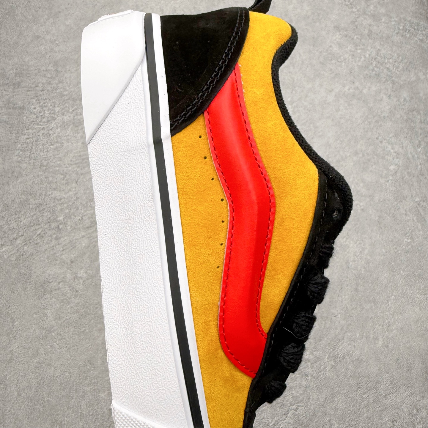 图片[6]-Vans Knu Skool “SUEDE YELLOW” 官方新款 黑黄复古休闲胖胖面包鞋 肥胖版大LOGO原版全皮猪八面料 货号：VN000CS0END 尺码：35 36 36.5 37 38 38.5 39 40 40.5 41 42 42.5 43 44 45 工艺：硫化1：1（重量1：1、真标、原钢印、材质标、鞋型标、合格证）-选品中心