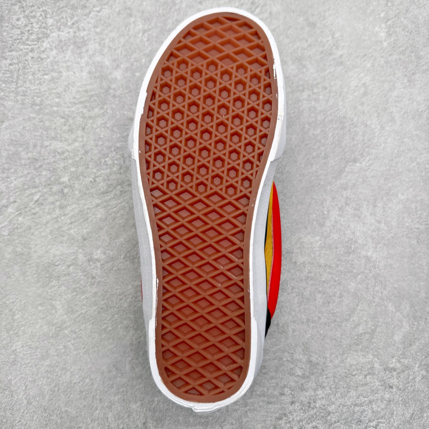 图片[9]-Vans Knu Skool “SUEDE YELLOW” 官方新款 黑黄复古休闲胖胖面包鞋 肥胖版大LOGO原版全皮猪八面料 货号：VN000CS0END 尺码：35 36 36.5 37 38 38.5 39 40 40.5 41 42 42.5 43 44 45 工艺：硫化1：1（重量1：1、真标、原钢印、材质标、鞋型标、合格证）-选品中心