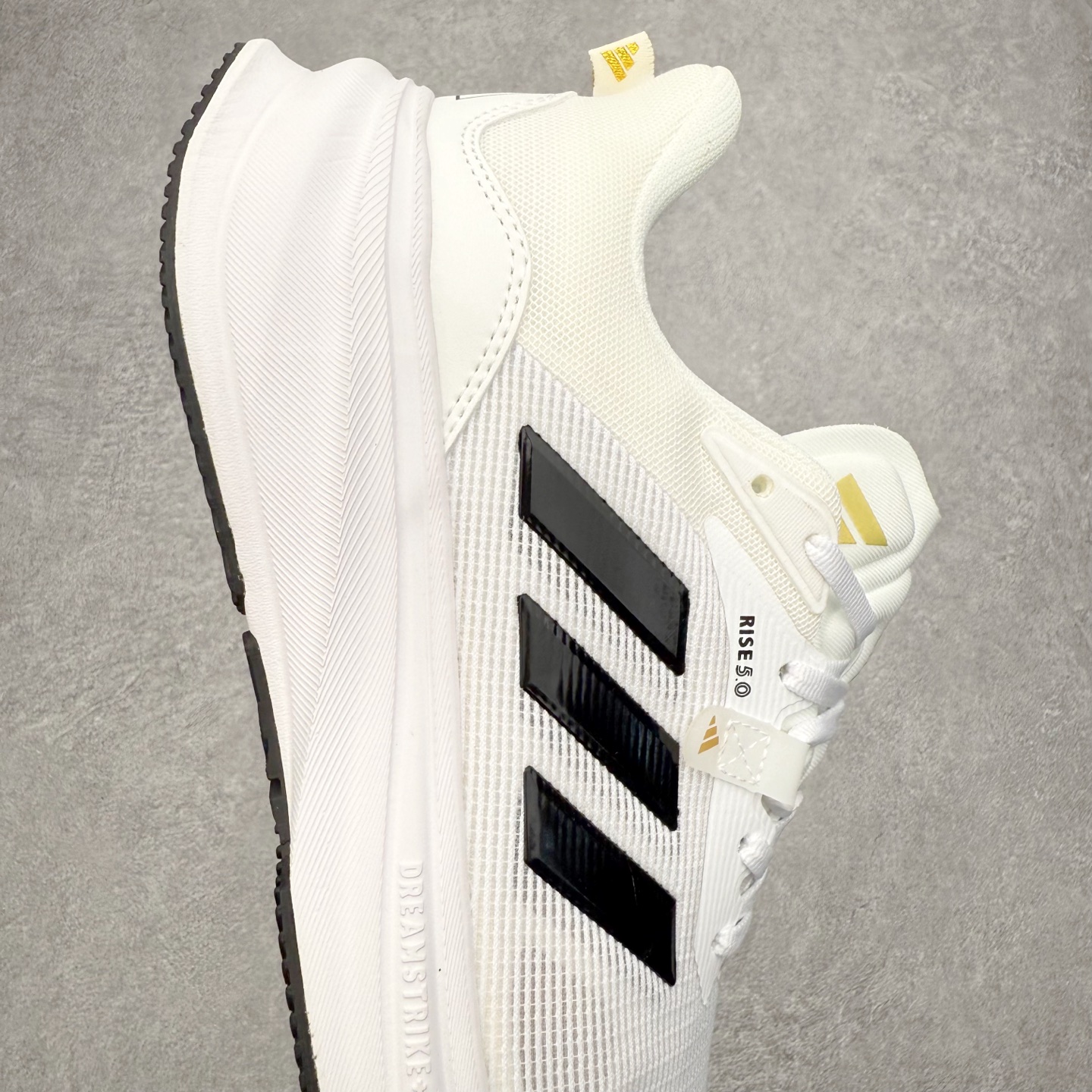 图片[6]-AD Supernova Rise 阿迪全新休闲轻跑鞋 款鞋采用了Dreamstrike+ 中底 将缓冲材质与柔软的织物相结合 以最大限度地减少刺激性摩擦和慢跑后水泡的可能性 在美学方面 Supernova Rise 从自然和生物中汲取灵感 如深色底色和半绿色细节 尺码：36 36.5 37.5 38 38.5 39 40 40.5 41 42 42.5 43 44 44.5 45-选品中心