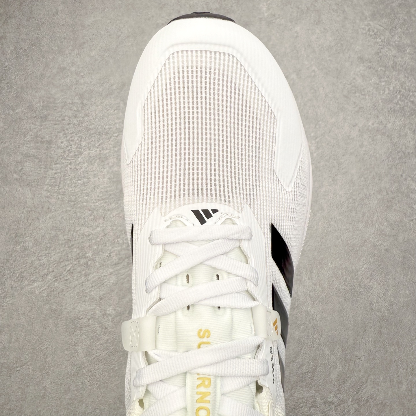 图片[4]-AD Supernova Rise 阿迪全新休闲轻跑鞋 款鞋采用了Dreamstrike+ 中底 将缓冲材质与柔软的织物相结合 以最大限度地减少刺激性摩擦和慢跑后水泡的可能性 在美学方面 Supernova Rise 从自然和生物中汲取灵感 如深色底色和半绿色细节 尺码：36 36.5 37.5 38 38.5 39 40 40.5 41 42 42.5 43 44 44.5 45-选品中心