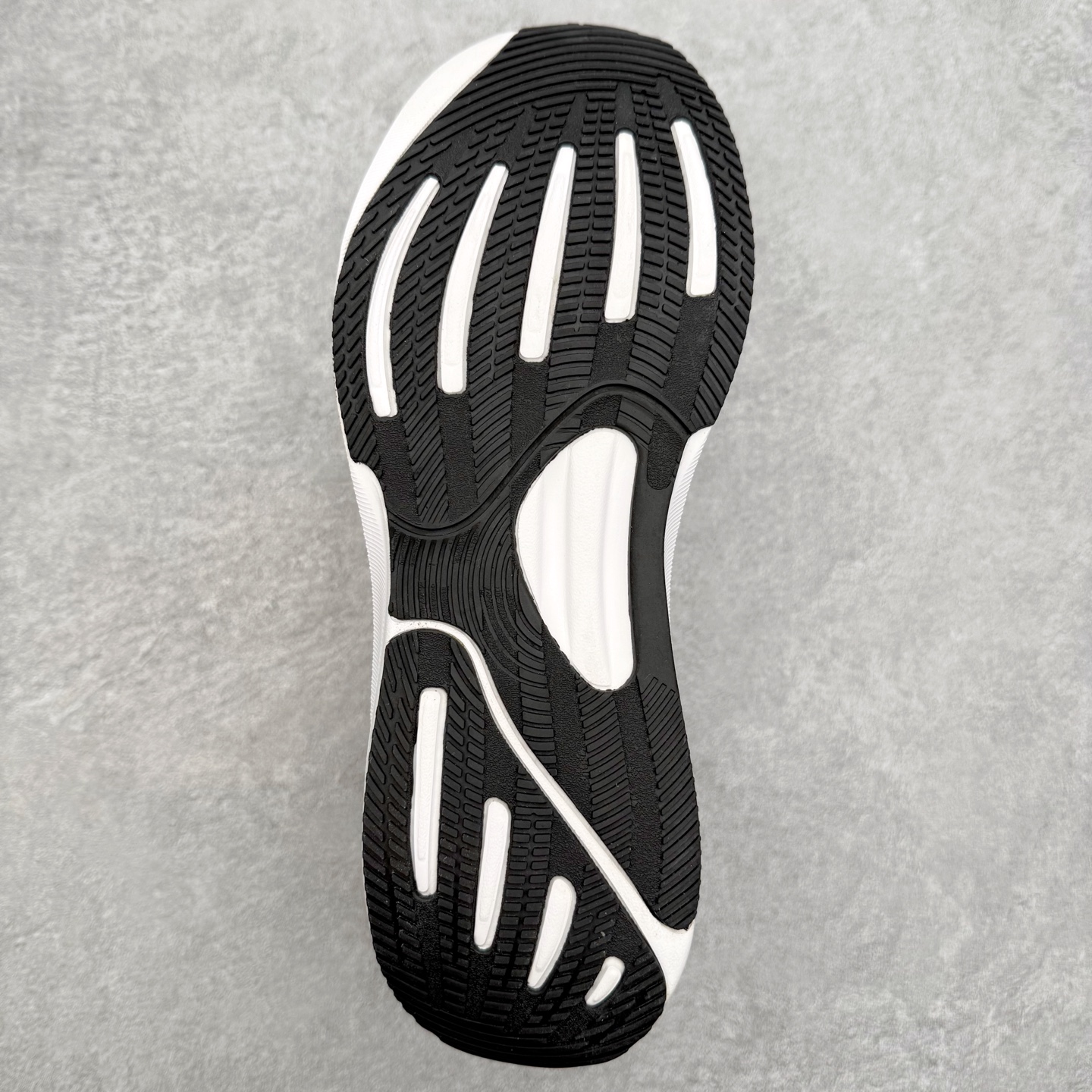 图片[9]-AD Supernova Rise 阿迪全新休闲轻跑鞋 款鞋采用了Dreamstrike+ 中底 将缓冲材质与柔软的织物相结合 以最大限度地减少刺激性摩擦和慢跑后水泡的可能性 在美学方面 Supernova Rise 从自然和生物中汲取灵感 如深色底色和半绿色细节 尺码：36 36.5 37.5 38 38.5 39 40 40.5 41 42 42.5 43 44 44.5 45-选品中心