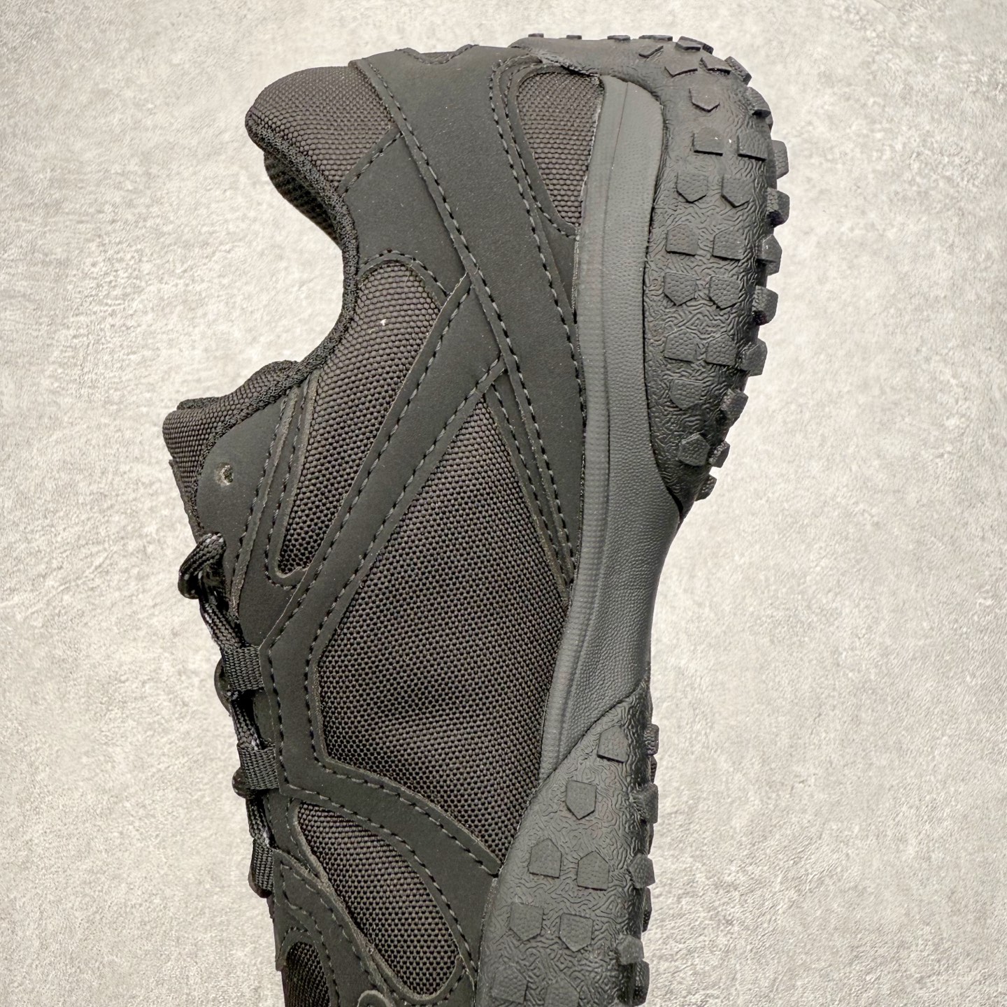 图片[7]-MLB 纽约洋基队合成革休闲舒适复古时尚双色鞋带轻量运动百搭豆豆薄底鞋防滑轻便低帮板鞋 男女同款 MLB是韩国F&F旗下潮流服装品牌，拥有150年历史的经典传统，是街头文化和国际生活方式的领导者。MLB 拥有包括男装、女装、童装、配饰在内的全品类服饰，提供覆盖各性别、各年龄层、From Head to Toe的穿搭装备。其产品结合了韩国的时尚造型与质感，展现了运动服饰也可以兼具时尚潮流的风格。在产品设计上，MLB不仅融合了美国职业棒球大联盟的各当家球队，更结合了棒球运动中的各个元素。尺码：35 36 36.5 37.5 38 38.5 39 40 40.5 41 42 42.5 43 44 44.5 45-选品中心