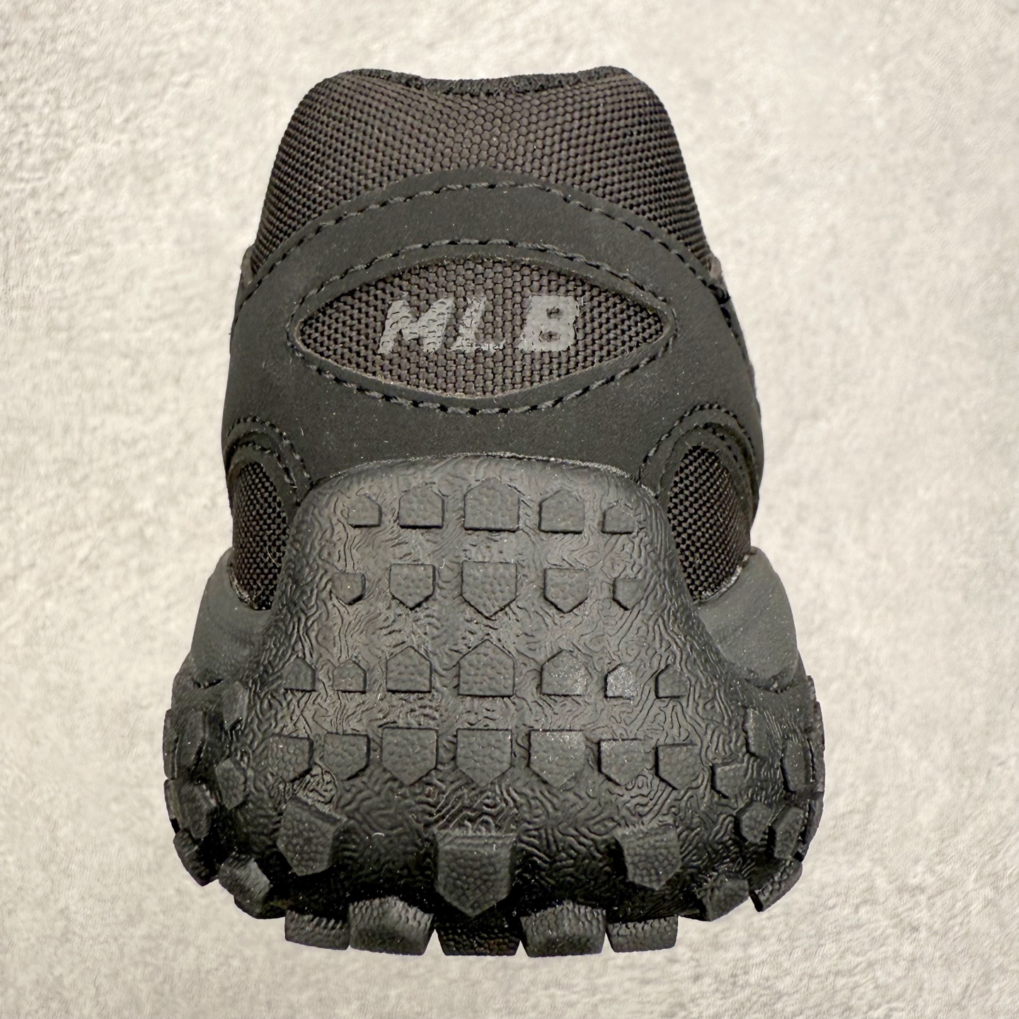 图片[8]-MLB 纽约洋基队合成革休闲舒适复古时尚双色鞋带轻量运动百搭豆豆薄底鞋防滑轻便低帮板鞋 男女同款 MLB是韩国F&F旗下潮流服装品牌，拥有150年历史的经典传统，是街头文化和国际生活方式的领导者。MLB 拥有包括男装、女装、童装、配饰在内的全品类服饰，提供覆盖各性别、各年龄层、From Head to Toe的穿搭装备。其产品结合了韩国的时尚造型与质感，展现了运动服饰也可以兼具时尚潮流的风格。在产品设计上，MLB不仅融合了美国职业棒球大联盟的各当家球队，更结合了棒球运动中的各个元素。尺码：35 36 36.5 37.5 38 38.5 39 40 40.5 41 42 42.5 43 44 44.5 45-选品中心