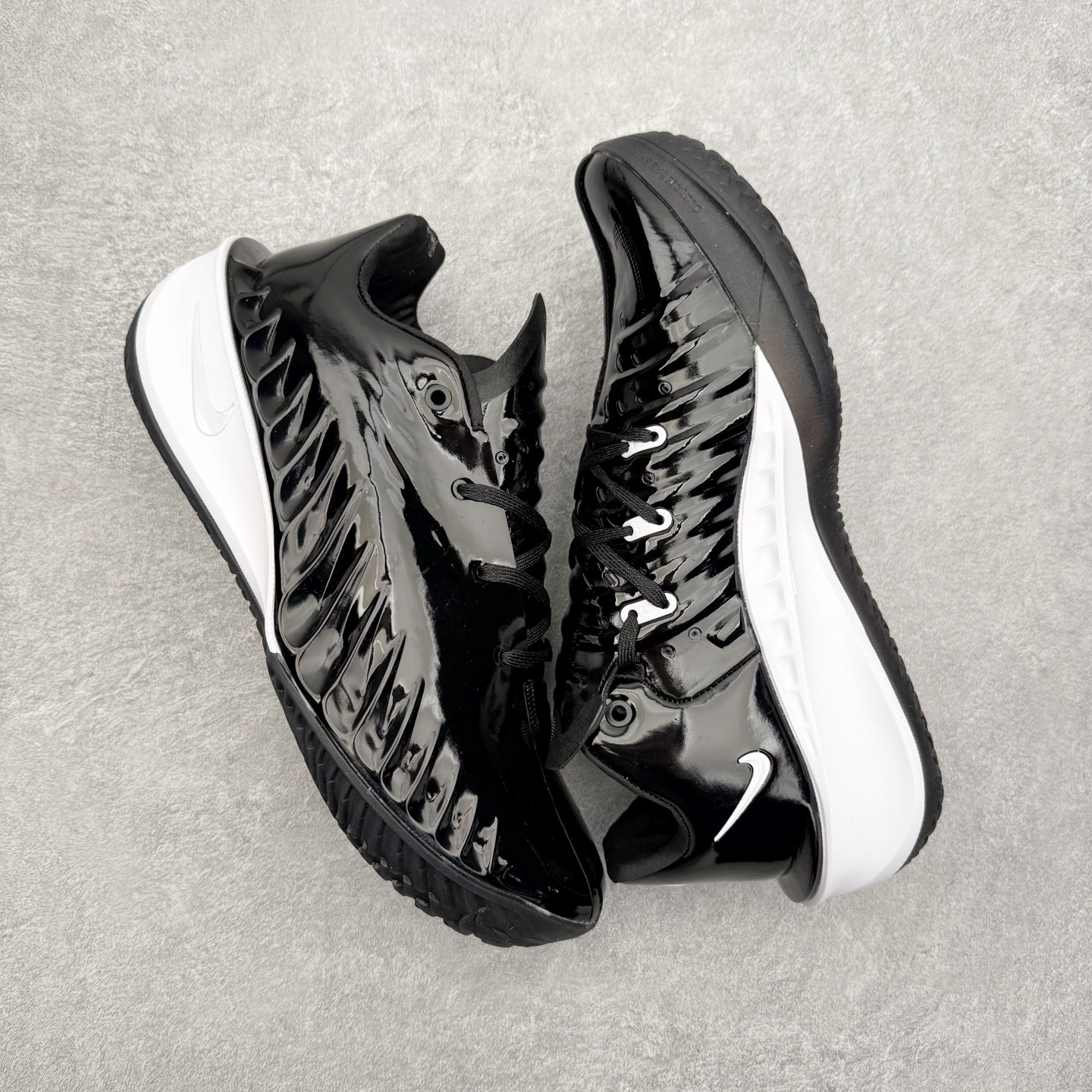 图片[3]-＃K版 NK Air Zoom G.T.4.0 EP 新款实战低帮篮球鞋 一个月返厂/换新售后服务 支持各种实战 全套原纸板楦头开发 独家原档数据私模唯一正确8层组合大底 全新GT 4.0全掌搭载了 ZoomX 泡棉 使得整双鞋在缓震表现上可谓相当优秀 拥有着顶级科技配置的同时 颜值设计也非常可观 整体鞋型仍然保留了前低后高的设计 G.T. Cut 传统的突进极速突破的感觉 鞋头麂皮材质和 NK Flywire 飞线工艺 相对来说包裹感更好了 必备的TPU 支撑片 两侧 Swoosh 的透气孔设计 起到散热透气的作用 鞋舌采用类似跑鞋的半开叉式设计 搭配鞋带既可以提升包裹感 又降低了运动中鞋舌乱跑的可能性 鞋子内里填充相当厚实 避免掉跟 尺码：36 36.5 37.5 38 38.5 39 40 40.5 41 42 42.5 43 44 44.5 45 45.5 46-选品中心