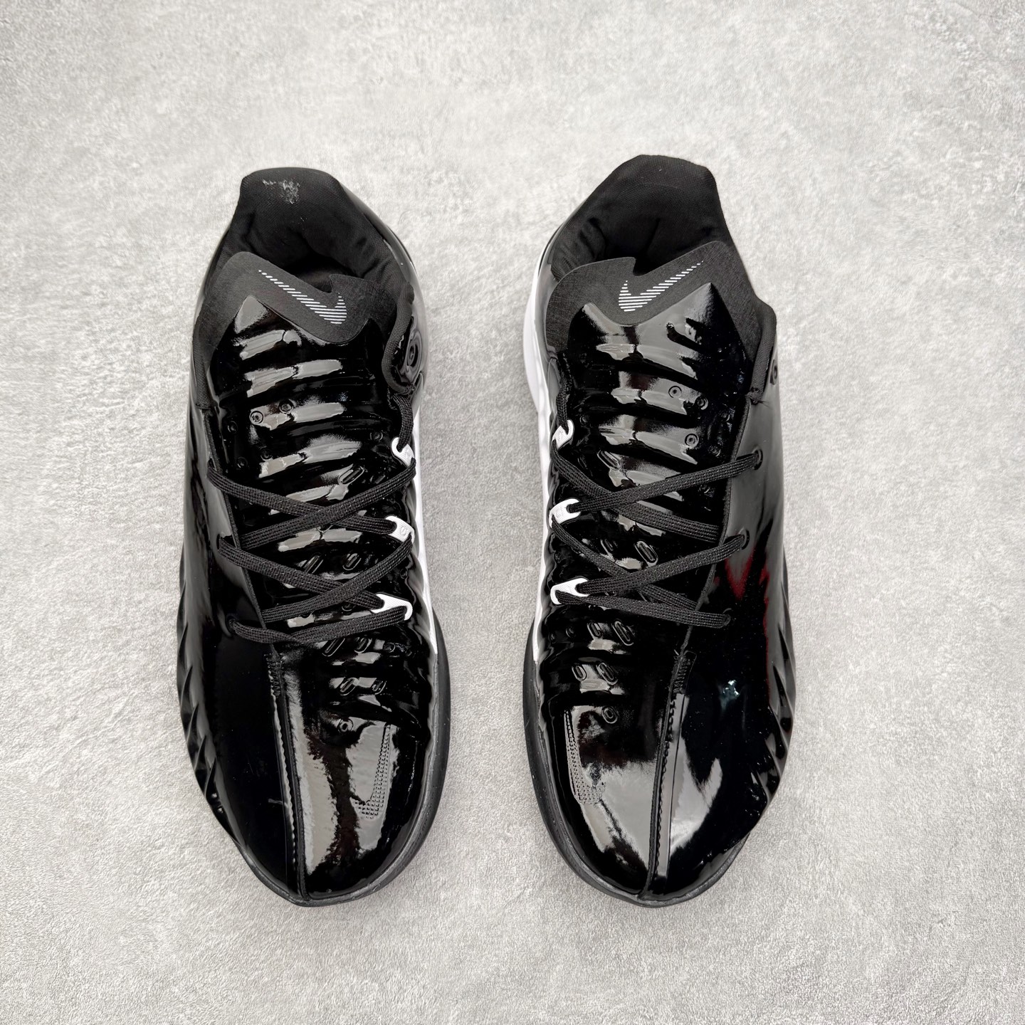 图片[2]-＃K版 NK Air Zoom G.T.4.0 EP 新款实战低帮篮球鞋 一个月返厂/换新售后服务 支持各种实战 全套原纸板楦头开发 独家原档数据私模唯一正确8层组合大底 全新GT 4.0全掌搭载了 ZoomX 泡棉 使得整双鞋在缓震表现上可谓相当优秀 拥有着顶级科技配置的同时 颜值设计也非常可观 整体鞋型仍然保留了前低后高的设计 G.T. Cut 传统的突进极速突破的感觉 鞋头麂皮材质和 NK Flywire 飞线工艺 相对来说包裹感更好了 必备的TPU 支撑片 两侧 Swoosh 的透气孔设计 起到散热透气的作用 鞋舌采用类似跑鞋的半开叉式设计 搭配鞋带既可以提升包裹感 又降低了运动中鞋舌乱跑的可能性 鞋子内里填充相当厚实 避免掉跟 尺码：36 36.5 37.5 38 38.5 39 40 40.5 41 42 42.5 43 44 44.5 45 45.5 46-选品中心