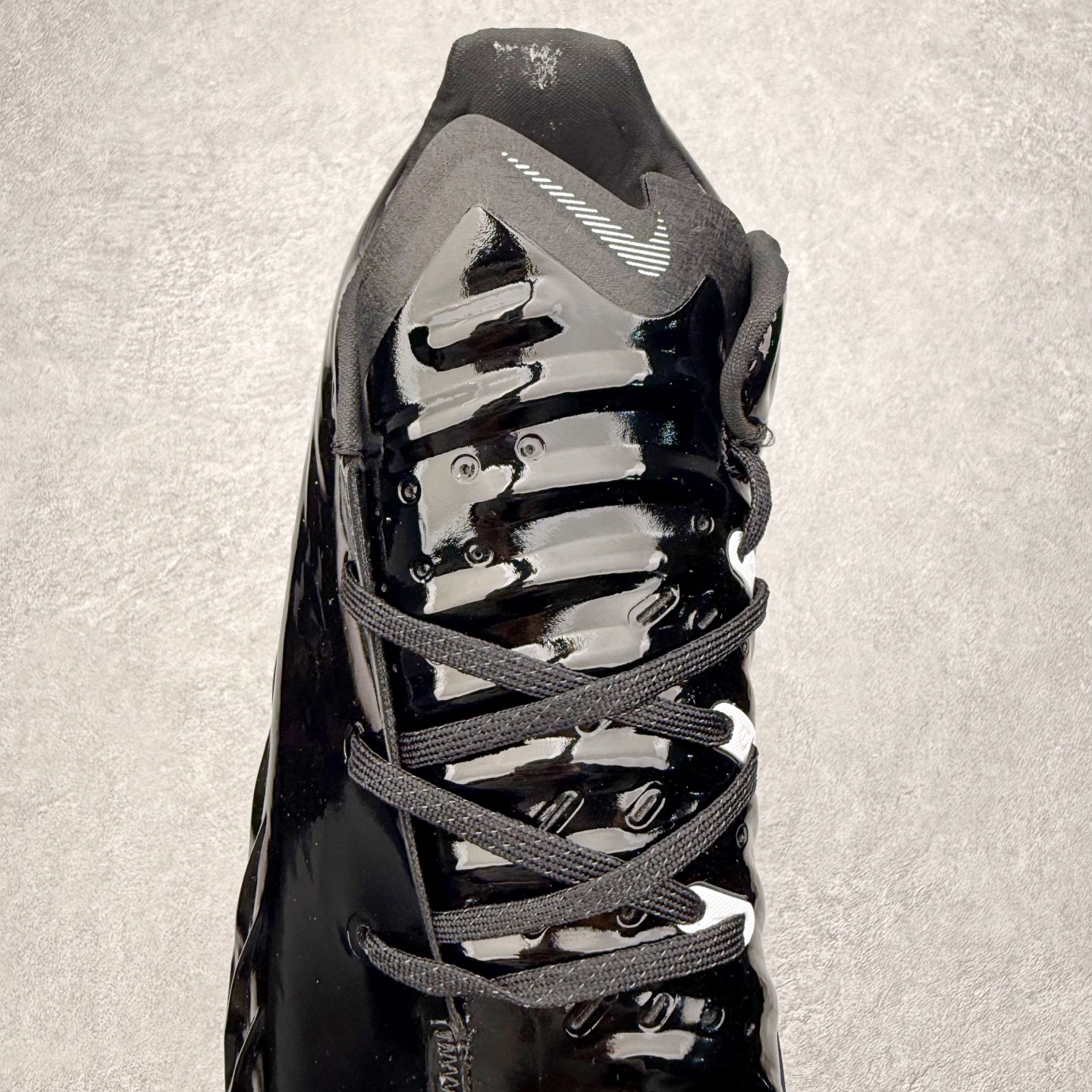 图片[5]-＃K版 NK Air Zoom G.T.4.0 EP 新款实战低帮篮球鞋 一个月返厂/换新售后服务 支持各种实战 全套原纸板楦头开发 独家原档数据私模唯一正确8层组合大底 全新GT 4.0全掌搭载了 ZoomX 泡棉 使得整双鞋在缓震表现上可谓相当优秀 拥有着顶级科技配置的同时 颜值设计也非常可观 整体鞋型仍然保留了前低后高的设计 G.T. Cut 传统的突进极速突破的感觉 鞋头麂皮材质和 NK Flywire 飞线工艺 相对来说包裹感更好了 必备的TPU 支撑片 两侧 Swoosh 的透气孔设计 起到散热透气的作用 鞋舌采用类似跑鞋的半开叉式设计 搭配鞋带既可以提升包裹感 又降低了运动中鞋舌乱跑的可能性 鞋子内里填充相当厚实 避免掉跟 尺码：36 36.5 37.5 38 38.5 39 40 40.5 41 42 42.5 43 44 44.5 45 45.5 46-选品中心