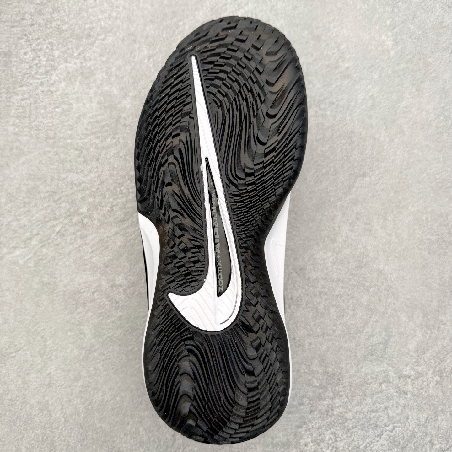 图片[9]-＃K版 NK Air Zoom G.T.4.0 EP 新款实战低帮篮球鞋 一个月返厂/换新售后服务 支持各种实战 全套原纸板楦头开发 独家原档数据私模唯一正确8层组合大底 全新GT 4.0全掌搭载了 ZoomX 泡棉 使得整双鞋在缓震表现上可谓相当优秀 拥有着顶级科技配置的同时 颜值设计也非常可观 整体鞋型仍然保留了前低后高的设计 G.T. Cut 传统的突进极速突破的感觉 鞋头麂皮材质和 NK Flywire 飞线工艺 相对来说包裹感更好了 必备的TPU 支撑片 两侧 Swoosh 的透气孔设计 起到散热透气的作用 鞋舌采用类似跑鞋的半开叉式设计 搭配鞋带既可以提升包裹感 又降低了运动中鞋舌乱跑的可能性 鞋子内里填充相当厚实 避免掉跟 尺码：36 36.5 37.5 38 38.5 39 40 40.5 41 42 42.5 43 44 44.5 45 45.5 46-选品中心