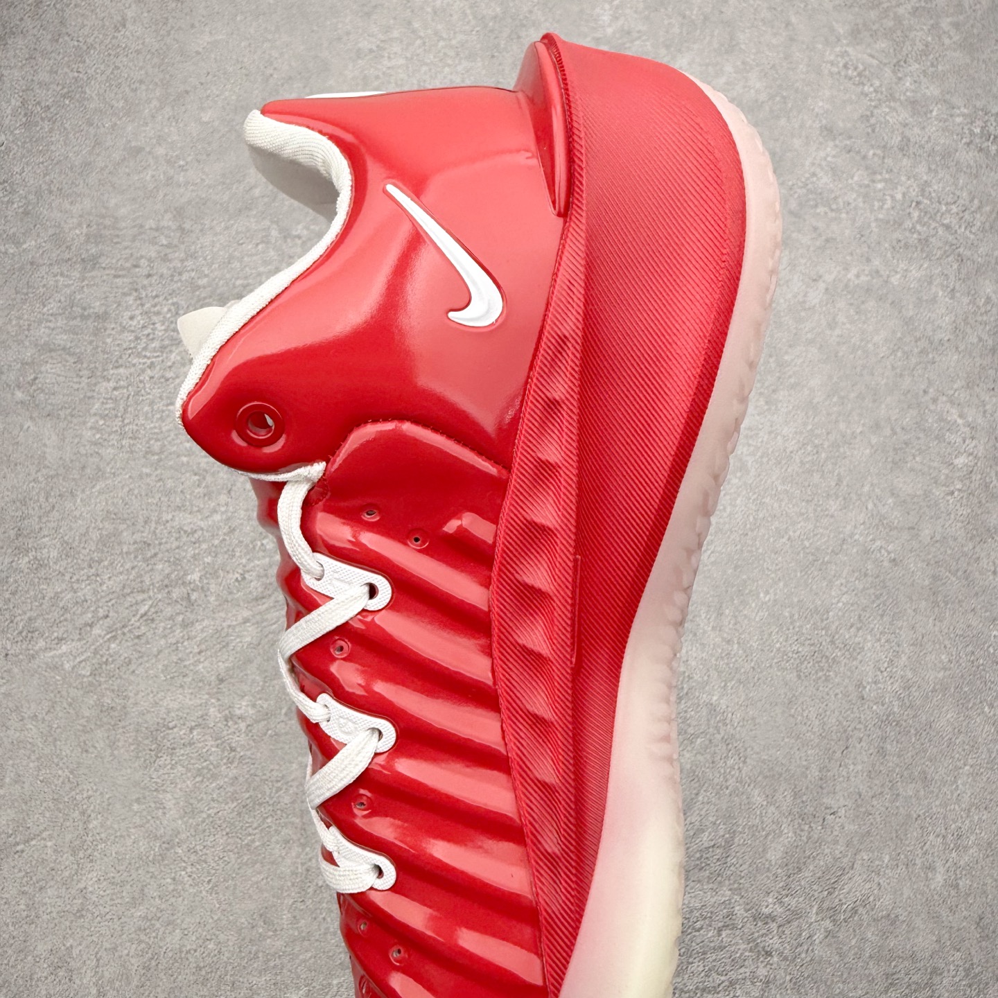 图片[7]-＃K版 NK Air Zoom G.T.4.0 EP 新款实战低帮篮球鞋 一个月返厂/换新售后服务 支持各种实战 全套原纸板楦头开发 独家原档数据私模唯一正确8层组合大底 全新GT 4.0全掌搭载了 ZoomX 泡棉 使得整双鞋在缓震表现上可谓相当优秀 拥有着顶级科技配置的同时 颜值设计也非常可观 整体鞋型仍然保留了前低后高的设计 G.T. Cut 传统的突进极速突破的感觉 鞋头麂皮材质和 NK Flywire 飞线工艺 相对来说包裹感更好了 必备的TPU 支撑片 两侧 Swoosh 的透气孔设计 起到散热透气的作用 鞋舌采用类似跑鞋的半开叉式设计 搭配鞋带既可以提升包裹感 又降低了运动中鞋舌乱跑的可能性 鞋子内里填充相当厚实 避免掉跟 尺码：36 36.5 37.5 38 38.5 39 40 40.5 41 42 42.5 43 44 44.5 45 45.5 46-选品中心