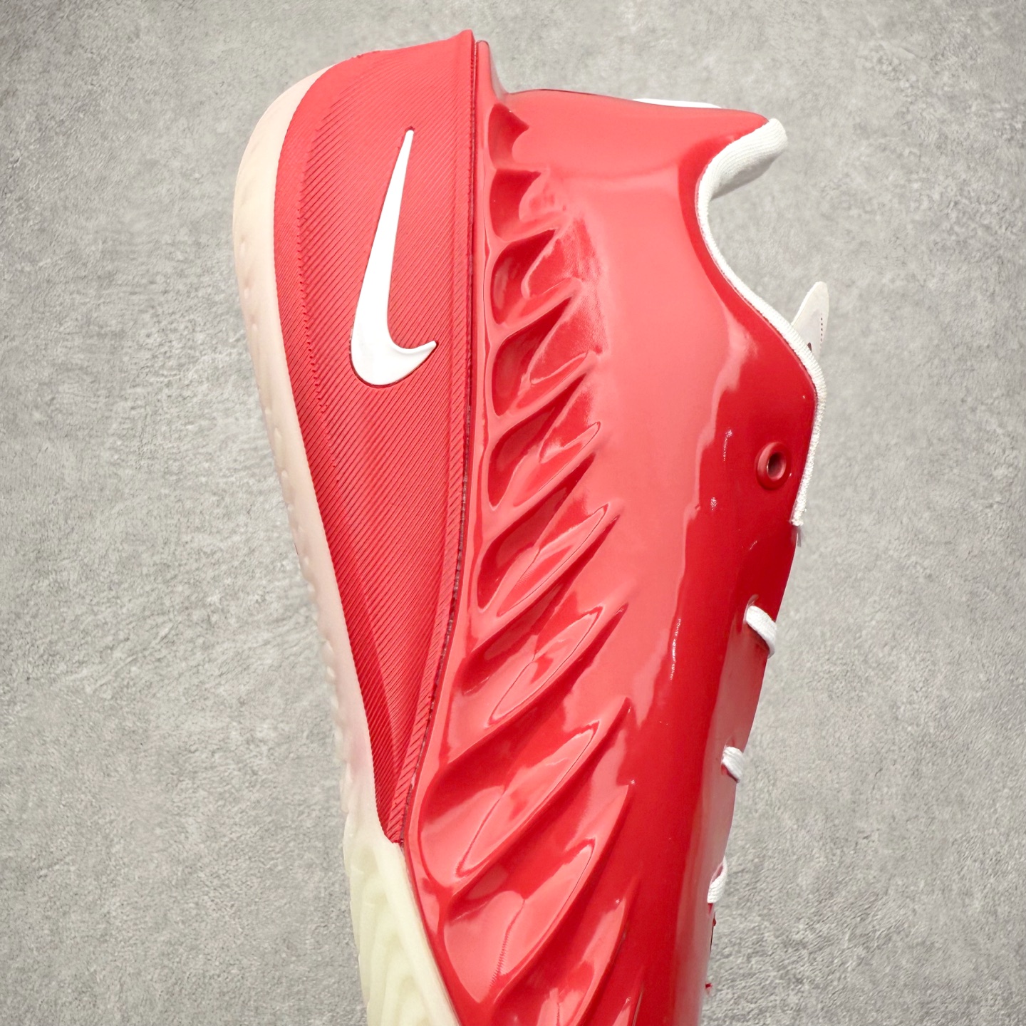 图片[6]-＃K版 NK Air Zoom G.T.4.0 EP 新款实战低帮篮球鞋 一个月返厂/换新售后服务 支持各种实战 全套原纸板楦头开发 独家原档数据私模唯一正确8层组合大底 全新GT 4.0全掌搭载了 ZoomX 泡棉 使得整双鞋在缓震表现上可谓相当优秀 拥有着顶级科技配置的同时 颜值设计也非常可观 整体鞋型仍然保留了前低后高的设计 G.T. Cut 传统的突进极速突破的感觉 鞋头麂皮材质和 NK Flywire 飞线工艺 相对来说包裹感更好了 必备的TPU 支撑片 两侧 Swoosh 的透气孔设计 起到散热透气的作用 鞋舌采用类似跑鞋的半开叉式设计 搭配鞋带既可以提升包裹感 又降低了运动中鞋舌乱跑的可能性 鞋子内里填充相当厚实 避免掉跟 尺码：36 36.5 37.5 38 38.5 39 40 40.5 41 42 42.5 43 44 44.5 45 45.5 46-选品中心