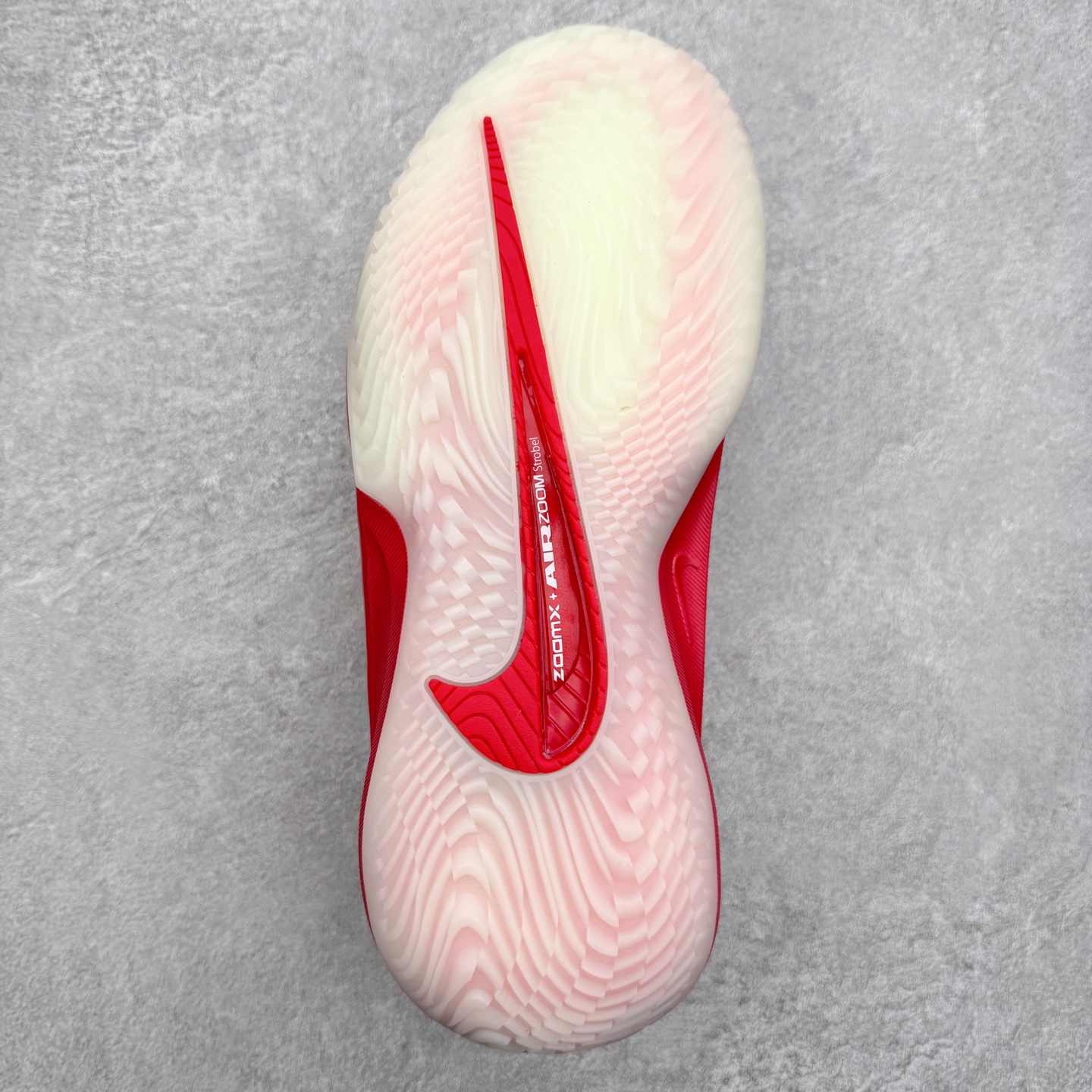 图片[9]-＃K版 NK Air Zoom G.T.4.0 EP 新款实战低帮篮球鞋 一个月返厂/换新售后服务 支持各种实战 全套原纸板楦头开发 独家原档数据私模唯一正确8层组合大底 全新GT 4.0全掌搭载了 ZoomX 泡棉 使得整双鞋在缓震表现上可谓相当优秀 拥有着顶级科技配置的同时 颜值设计也非常可观 整体鞋型仍然保留了前低后高的设计 G.T. Cut 传统的突进极速突破的感觉 鞋头麂皮材质和 NK Flywire 飞线工艺 相对来说包裹感更好了 必备的TPU 支撑片 两侧 Swoosh 的透气孔设计 起到散热透气的作用 鞋舌采用类似跑鞋的半开叉式设计 搭配鞋带既可以提升包裹感 又降低了运动中鞋舌乱跑的可能性 鞋子内里填充相当厚实 避免掉跟 尺码：36 36.5 37.5 38 38.5 39 40 40.5 41 42 42.5 43 44 44.5 45 45.5 46-选品中心