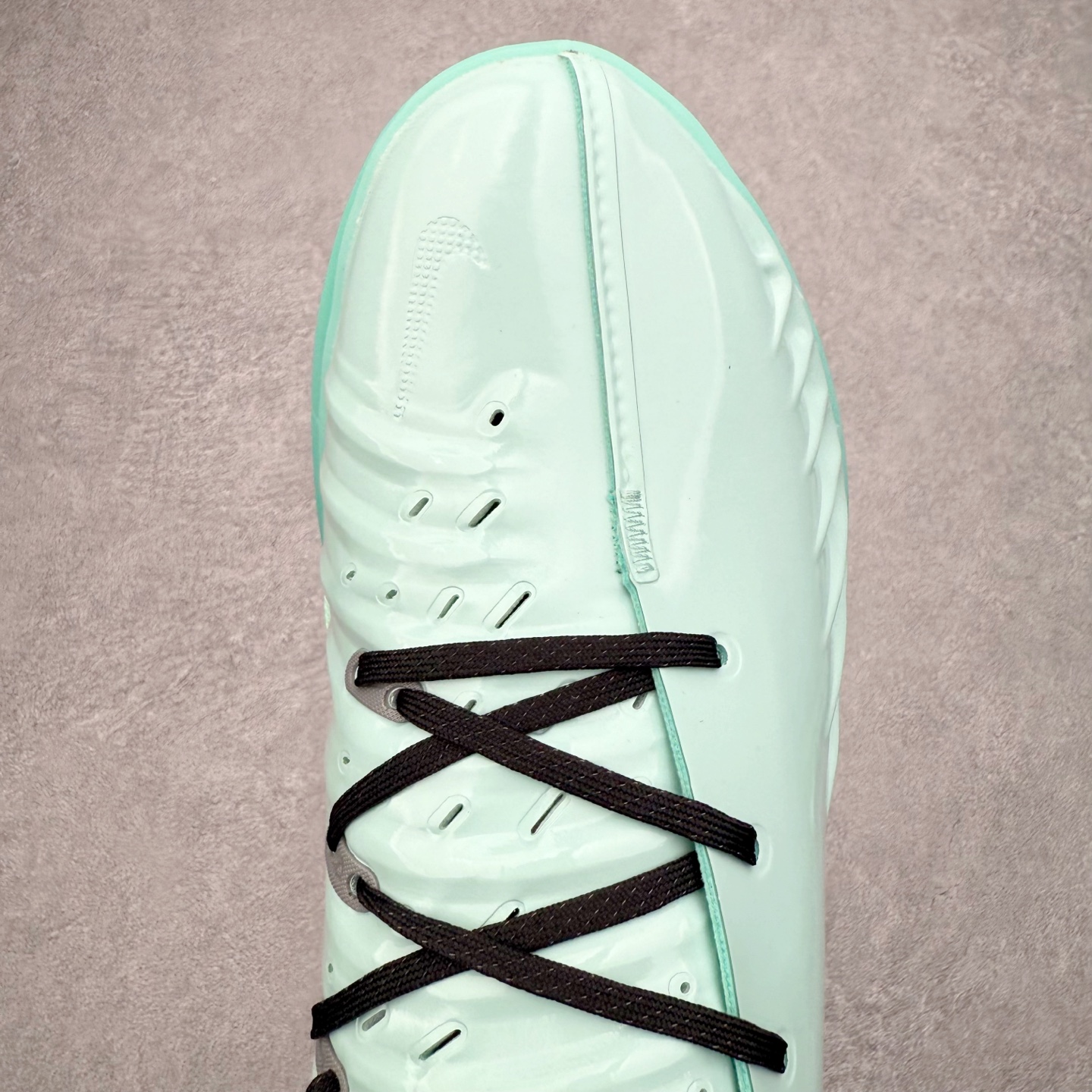 图片[4]-＃K版 NK Air Zoom G.T.4.0 EP 新款实战低帮篮球鞋 一个月返厂/换新售后服务 支持各种实战 全套原纸板楦头开发 独家原档数据私模唯一正确8层组合大底 全新GT 4.0全掌搭载了 ZoomX 泡棉 使得整双鞋在缓震表现上可谓相当优秀 拥有着顶级科技配置的同时 颜值设计也非常可观 整体鞋型仍然保留了前低后高的设计 G.T. Cut 传统的突进极速突破的感觉 鞋头麂皮材质和 NK Flywire 飞线工艺 相对来说包裹感更好了 必备的TPU 支撑片 两侧 Swoosh 的透气孔设计 起到散热透气的作用 鞋舌采用类似跑鞋的半开叉式设计 搭配鞋带既可以提升包裹感 又降低了运动中鞋舌乱跑的可能性 鞋子内里填充相当厚实 避免掉跟 尺码：36 36.5 37.5 38 38.5 39 40 40.5 41 42 42.5 43 44 44.5 45 45.5 46-选品中心