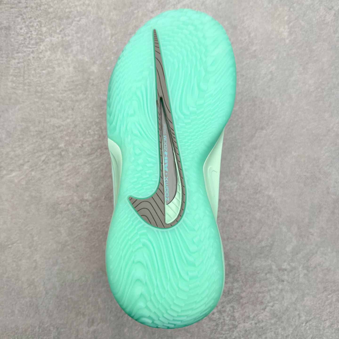 图片[9]-＃K版 NK Air Zoom G.T.4.0 EP 新款实战低帮篮球鞋 一个月返厂/换新售后服务 支持各种实战 全套原纸板楦头开发 独家原档数据私模唯一正确8层组合大底 全新GT 4.0全掌搭载了 ZoomX 泡棉 使得整双鞋在缓震表现上可谓相当优秀 拥有着顶级科技配置的同时 颜值设计也非常可观 整体鞋型仍然保留了前低后高的设计 G.T. Cut 传统的突进极速突破的感觉 鞋头麂皮材质和 NK Flywire 飞线工艺 相对来说包裹感更好了 必备的TPU 支撑片 两侧 Swoosh 的透气孔设计 起到散热透气的作用 鞋舌采用类似跑鞋的半开叉式设计 搭配鞋带既可以提升包裹感 又降低了运动中鞋舌乱跑的可能性 鞋子内里填充相当厚实 避免掉跟 尺码：36 36.5 37.5 38 38.5 39 40 40.5 41 42 42.5 43 44 44.5 45 45.5 46-选品中心