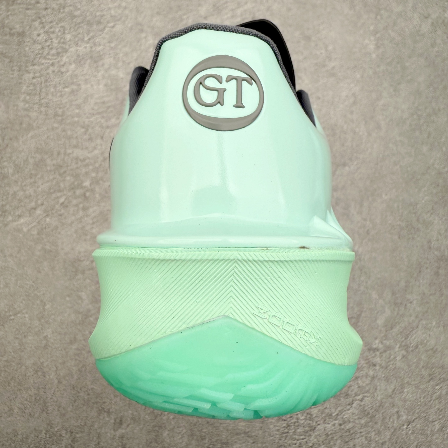 图片[8]-＃K版 NK Air Zoom G.T.4.0 EP 新款实战低帮篮球鞋 一个月返厂/换新售后服务 支持各种实战 全套原纸板楦头开发 独家原档数据私模唯一正确8层组合大底 全新GT 4.0全掌搭载了 ZoomX 泡棉 使得整双鞋在缓震表现上可谓相当优秀 拥有着顶级科技配置的同时 颜值设计也非常可观 整体鞋型仍然保留了前低后高的设计 G.T. Cut 传统的突进极速突破的感觉 鞋头麂皮材质和 NK Flywire 飞线工艺 相对来说包裹感更好了 必备的TPU 支撑片 两侧 Swoosh 的透气孔设计 起到散热透气的作用 鞋舌采用类似跑鞋的半开叉式设计 搭配鞋带既可以提升包裹感 又降低了运动中鞋舌乱跑的可能性 鞋子内里填充相当厚实 避免掉跟 尺码：36 36.5 37.5 38 38.5 39 40 40.5 41 42 42.5 43 44 44.5 45 45.5 46-选品中心