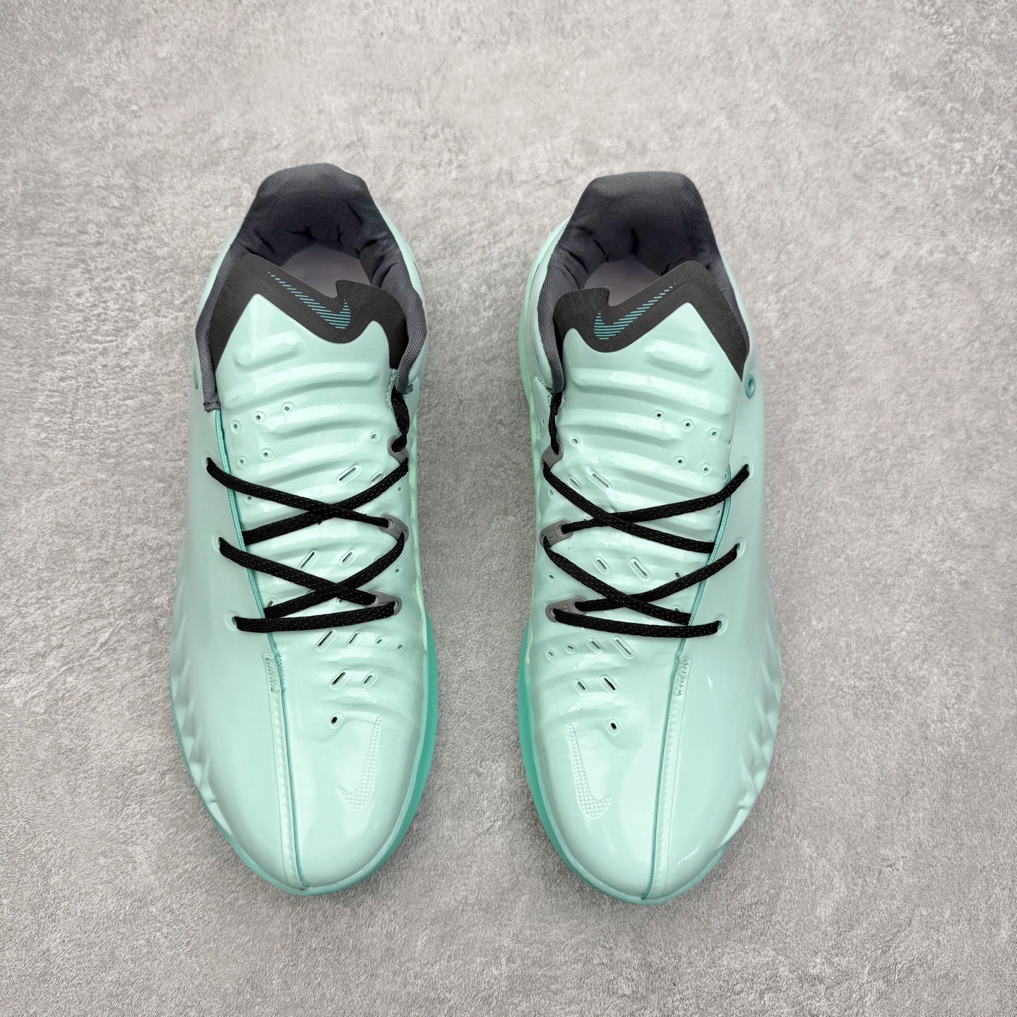 图片[2]-＃K版 NK Air Zoom G.T.4.0 EP 新款实战低帮篮球鞋 一个月返厂/换新售后服务 支持各种实战 全套原纸板楦头开发 独家原档数据私模唯一正确8层组合大底 全新GT 4.0全掌搭载了 ZoomX 泡棉 使得整双鞋在缓震表现上可谓相当优秀 拥有着顶级科技配置的同时 颜值设计也非常可观 整体鞋型仍然保留了前低后高的设计 G.T. Cut 传统的突进极速突破的感觉 鞋头麂皮材质和 NK Flywire 飞线工艺 相对来说包裹感更好了 必备的TPU 支撑片 两侧 Swoosh 的透气孔设计 起到散热透气的作用 鞋舌采用类似跑鞋的半开叉式设计 搭配鞋带既可以提升包裹感 又降低了运动中鞋舌乱跑的可能性 鞋子内里填充相当厚实 避免掉跟 尺码：36 36.5 37.5 38 38.5 39 40 40.5 41 42 42.5 43 44 44.5 45 45.5 46-选品中心