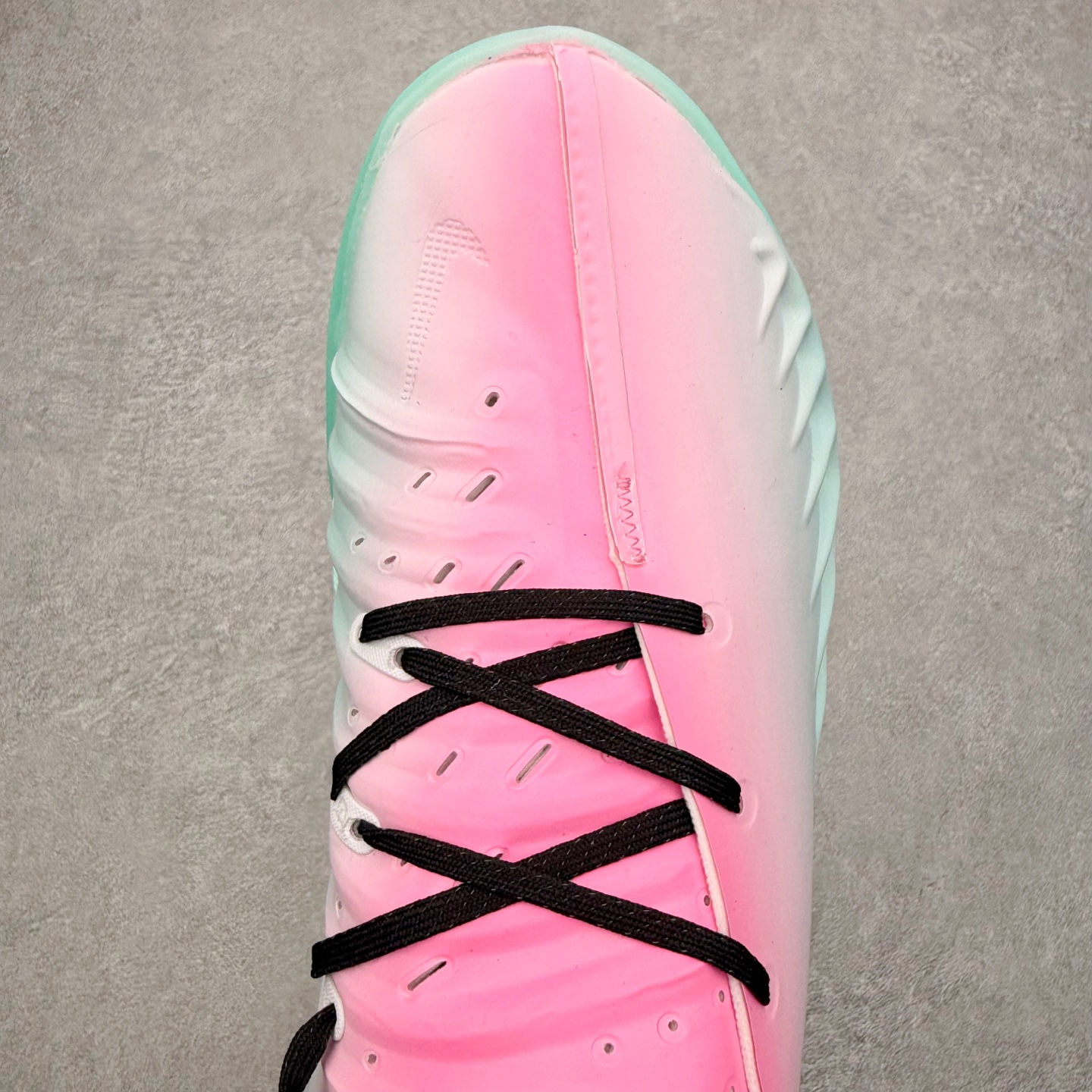 图片[4]-＃K版 NK Air Zoom G.T.4.0 EP 新款实战低帮篮球鞋 一个月返厂/换新售后服务 支持各种实战 全套原纸板楦头开发 独家原档数据私模唯一正确8层组合大底 全新GT 4.0全掌搭载了 ZoomX 泡棉 使得整双鞋在缓震表现上可谓相当优秀 拥有着顶级科技配置的同时 颜值设计也非常可观 整体鞋型仍然保留了前低后高的设计 G.T. Cut 传统的突进极速突破的感觉 鞋头麂皮材质和 NK Flywire 飞线工艺 相对来说包裹感更好了 必备的TPU 支撑片 两侧 Swoosh 的透气孔设计 起到散热透气的作用 鞋舌采用类似跑鞋的半开叉式设计 搭配鞋带既可以提升包裹感 又降低了运动中鞋舌乱跑的可能性 鞋子内里填充相当厚实 避免掉跟 尺码：36 36.5 37.5 38 38.5 39 40 40.5 41 42 42.5 43 44 44.5 45 45.5 46-选品中心