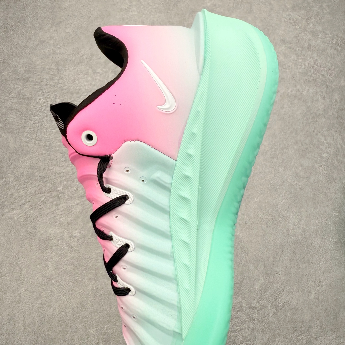 图片[7]-＃K版 NK Air Zoom G.T.4.0 EP 新款实战低帮篮球鞋 一个月返厂/换新售后服务 支持各种实战 全套原纸板楦头开发 独家原档数据私模唯一正确8层组合大底 全新GT 4.0全掌搭载了 ZoomX 泡棉 使得整双鞋在缓震表现上可谓相当优秀 拥有着顶级科技配置的同时 颜值设计也非常可观 整体鞋型仍然保留了前低后高的设计 G.T. Cut 传统的突进极速突破的感觉 鞋头麂皮材质和 NK Flywire 飞线工艺 相对来说包裹感更好了 必备的TPU 支撑片 两侧 Swoosh 的透气孔设计 起到散热透气的作用 鞋舌采用类似跑鞋的半开叉式设计 搭配鞋带既可以提升包裹感 又降低了运动中鞋舌乱跑的可能性 鞋子内里填充相当厚实 避免掉跟 尺码：36 36.5 37.5 38 38.5 39 40 40.5 41 42 42.5 43 44 44.5 45 45.5 46-选品中心