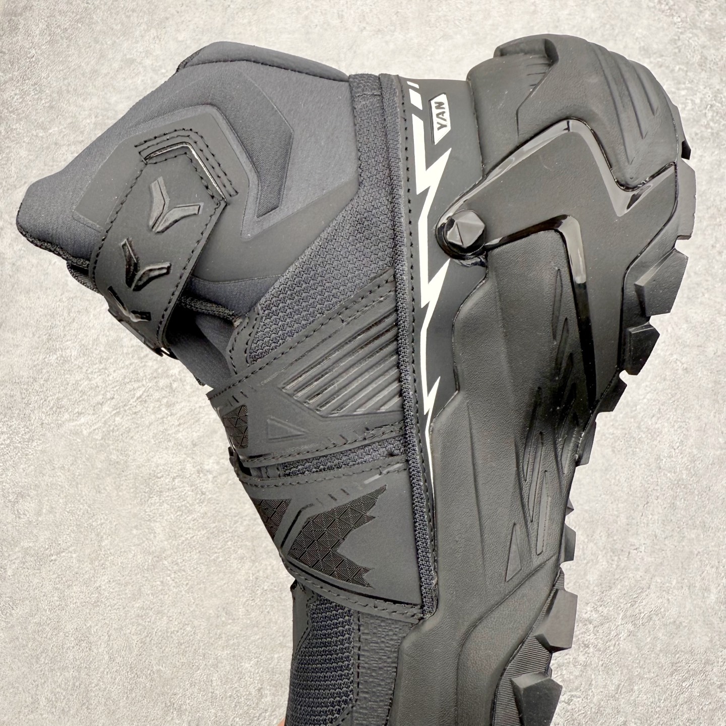 图片[7]-＃K版 KAILAS YAN GTX HIGH 凯乐石运动户外舒适时尚防滑防水透气高帮登山徒步鞋 KAILAS凯乐石品牌是全球三大全系攀登品牌之一，于2003年创立于中国广州，致力于为有攀登梦想的户外运动员及爱好者，研发制造功能性专业装备，满足他们在极限环境下安全舒适的需求，凯乐石专注于科技面料的开发及专业功能设计，产品线覆盖登山、攀岩、徒步、越野跑山、露营、旅行等多项户外运动，通过运动员的测试反馈，不断进化迭代，产品荣获国内外大奖71座，发明专利21个，更突破性的自主研发攀登器械，打造出中国的攀登硬实力。实拍调校N版已经零色差零失真 百分百还原实物色彩所见即所得 不存在货不对板色差等低级问题 选购参考实物拍摄 不混卖不参货 只用心做好货严格选品 承诺混一赔十 尺码：36 36.5 37.5 38 38.5 39 40 40.5 41 42 42.5 43 44 44.5 45-选品中心