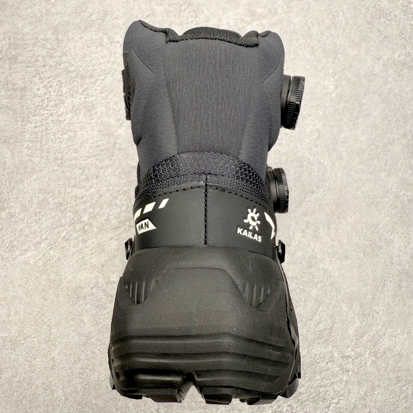 图片[8]-＃K版 KAILAS YAN GTX HIGH 凯乐石运动户外舒适时尚防滑防水透气高帮登山徒步鞋 KAILAS凯乐石品牌是全球三大全系攀登品牌之一，于2003年创立于中国广州，致力于为有攀登梦想的户外运动员及爱好者，研发制造功能性专业装备，满足他们在极限环境下安全舒适的需求，凯乐石专注于科技面料的开发及专业功能设计，产品线覆盖登山、攀岩、徒步、越野跑山、露营、旅行等多项户外运动，通过运动员的测试反馈，不断进化迭代，产品荣获国内外大奖71座，发明专利21个，更突破性的自主研发攀登器械，打造出中国的攀登硬实力。实拍调校N版已经零色差零失真 百分百还原实物色彩所见即所得 不存在货不对板色差等低级问题 选购参考实物拍摄 不混卖不参货 只用心做好货严格选品 承诺混一赔十 尺码：36 36.5 37.5 38 38.5 39 40 40.5 41 42 42.5 43 44 44.5 45-选品中心