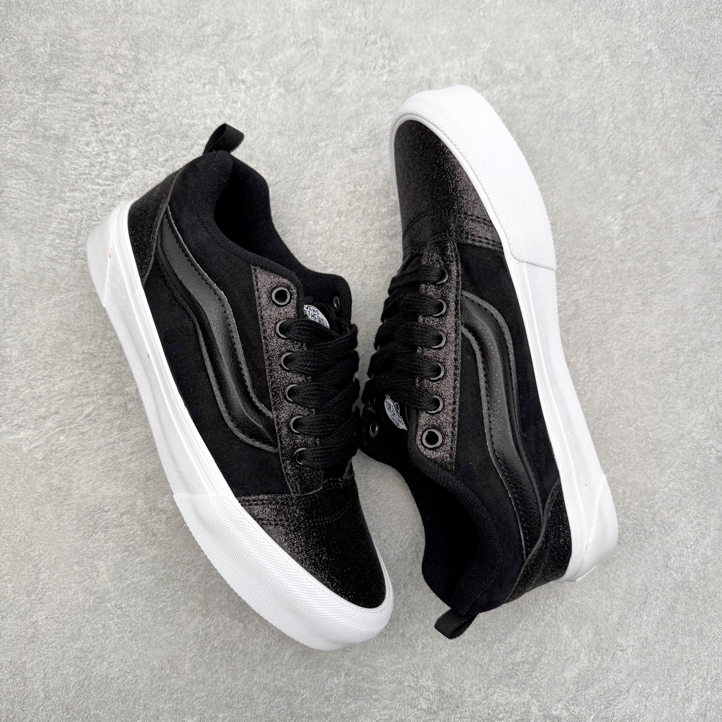 图片[3]-Vans Knu Skool 复古纹理抽绳 官方新款 经典肥胖版大Logo麂皮拼接黑色珠光亮面材质面包鞋 货号：VN000VB4CJK 尺码：35 36 36.5 37 38 38.5 39 40 40.5 41 42 42.5 43 44 45-选品中心