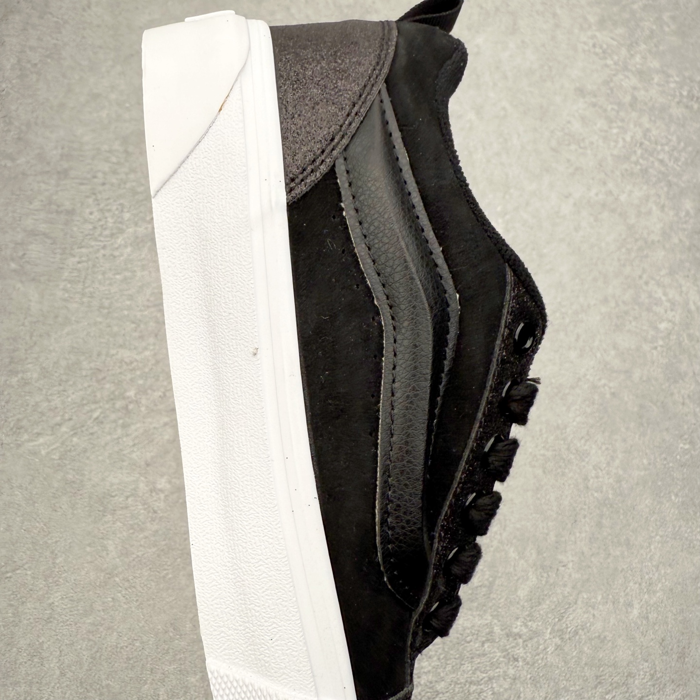 图片[6]-Vans Knu Skool 复古纹理抽绳 官方新款 经典肥胖版大Logo麂皮拼接黑色珠光亮面材质面包鞋 货号：VN000VB4CJK 尺码：35 36 36.5 37 38 38.5 39 40 40.5 41 42 42.5 43 44 45-选品中心