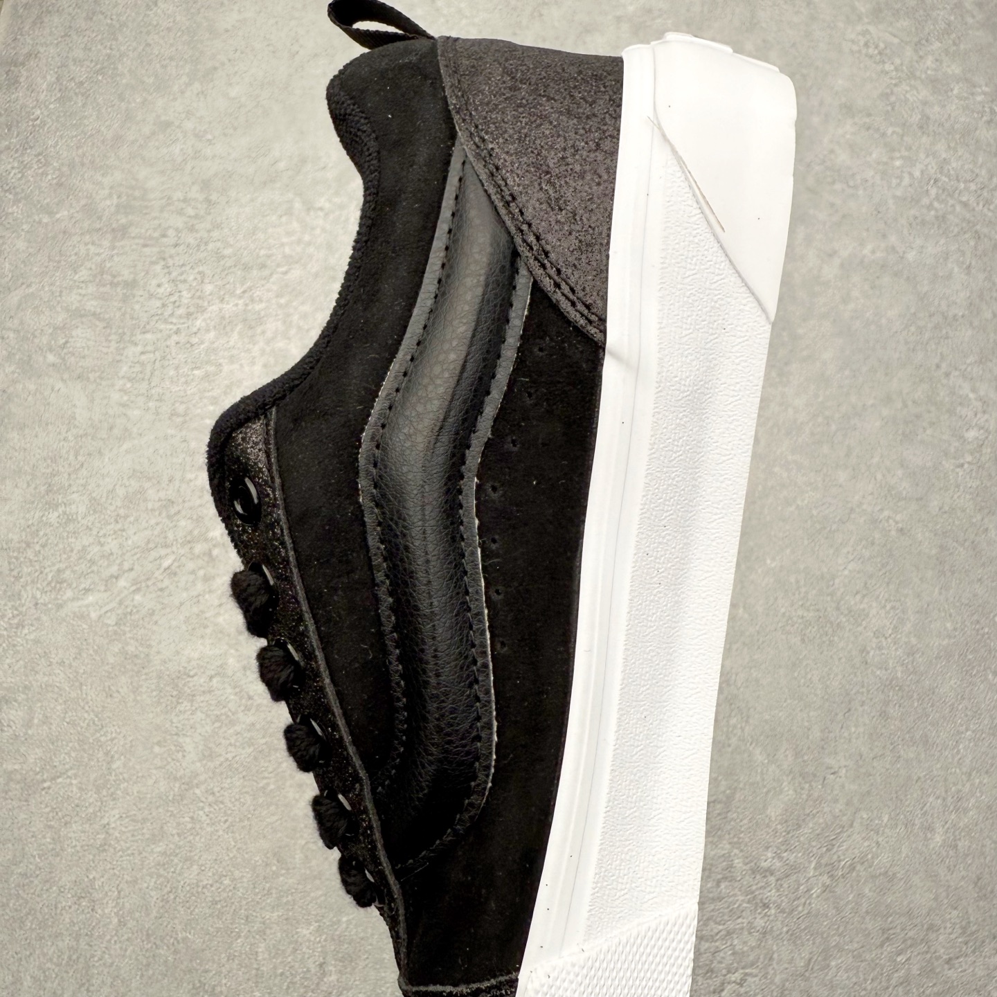 图片[7]-Vans Knu Skool 复古纹理抽绳 官方新款 经典肥胖版大Logo麂皮拼接黑色珠光亮面材质面包鞋 货号：VN000VB4CJK 尺码：35 36 36.5 37 38 38.5 39 40 40.5 41 42 42.5 43 44 45-选品中心