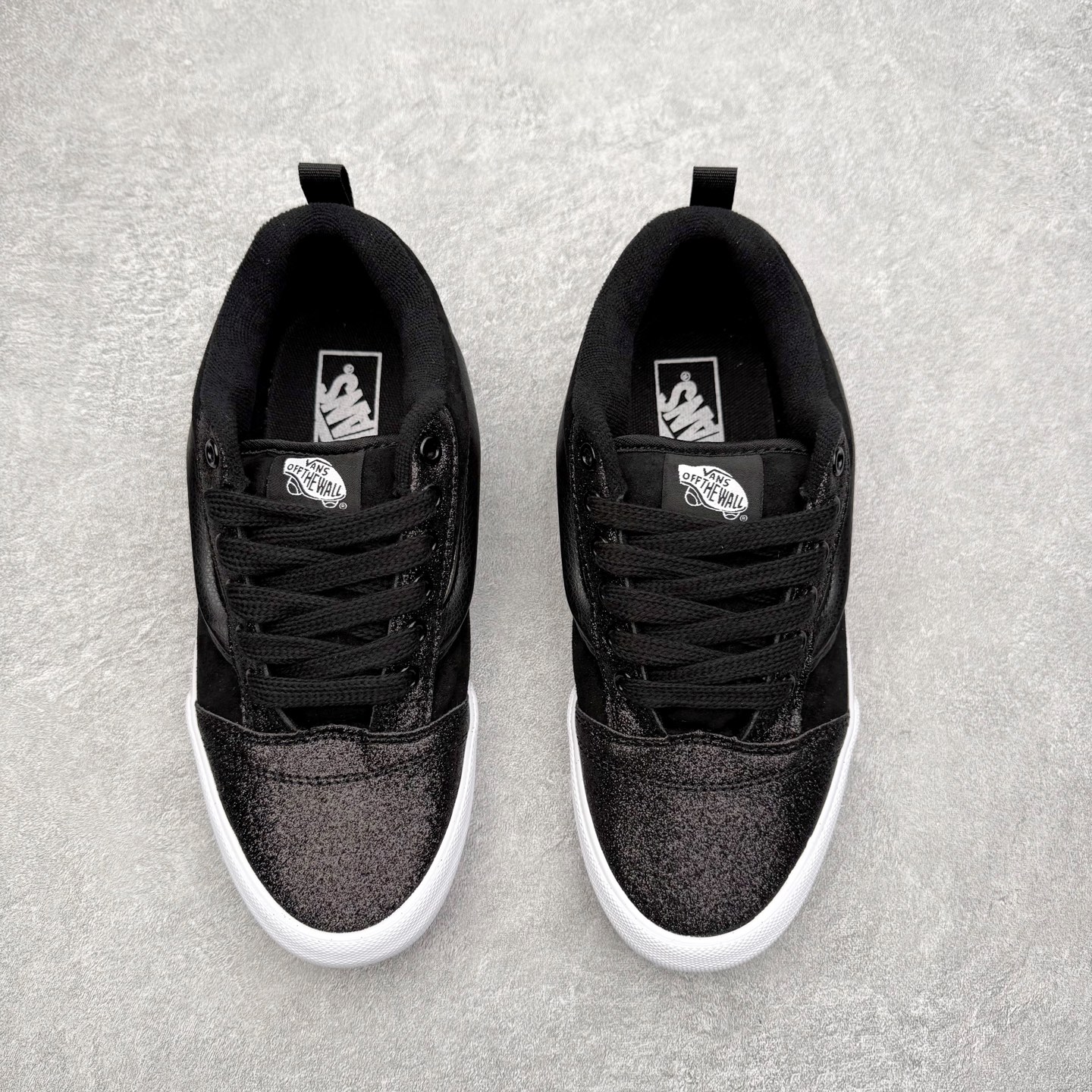 图片[2]-Vans Knu Skool 复古纹理抽绳 官方新款 经典肥胖版大Logo麂皮拼接黑色珠光亮面材质面包鞋 货号：VN000VB4CJK 尺码：35 36 36.5 37 38 38.5 39 40 40.5 41 42 42.5 43 44 45-选品中心