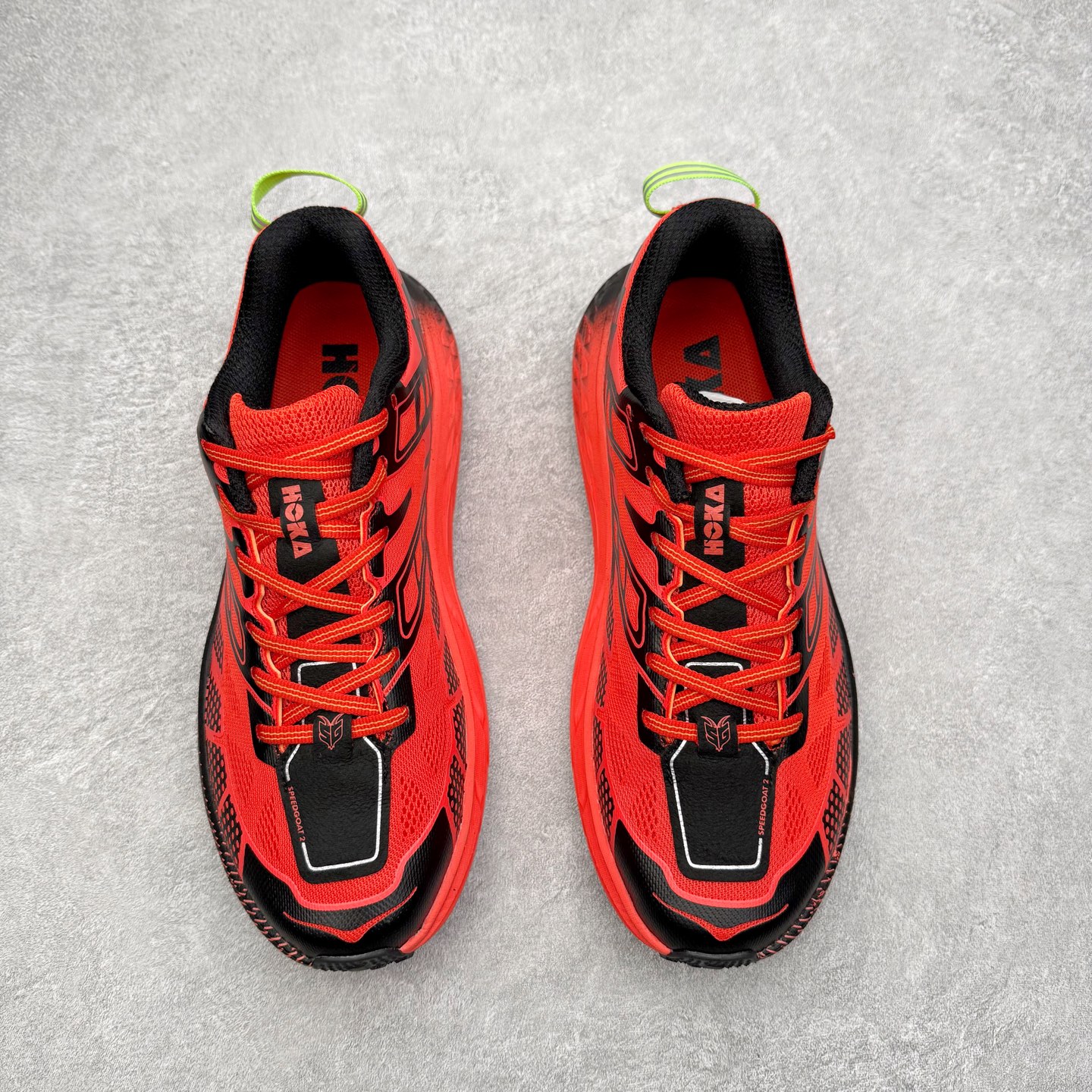 图片[2]-HOKA ONE ONE SPEEDGOAT 2 舒适百搭低帮 越野跑步鞋 男女同款 HOKA ONE ONE是来自美国的跑步鞋知名品牌，创立于2009年，始终致力于为所有跑者提供更新、更好的跑步装备。相比常规跑鞋，HOKA ONE ONE特别研发使用性能独特的几何形跑鞋中底，此种鞋底更厚、更高、回弹性也更好，除了卓越的缓冲性能，它还能为各种阶段的跑者带来更具动感、更加稳定的跑步体验。HOKAONE ONE从设计之初就清楚意识到，要保证跑者步幅的均匀一致，双脚自然而然的运动至关重要。尺码：36 36.5 37.5 38 39 40 40.5 41 42 42.5 43 44 45-选品中心