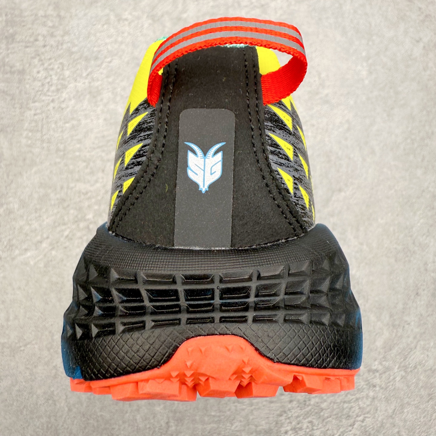 图片[8]-HOKA ONE ONE SPEEDGOAT 2 舒适百搭低帮 越野跑步鞋 男女同款 HOKA ONE ONE是来自美国的跑步鞋知名品牌，创立于2009年，始终致力于为所有跑者提供更新、更好的跑步装备。相比常规跑鞋，HOKA ONE ONE特别研发使用性能独特的几何形跑鞋中底，此种鞋底更厚、更高、回弹性也更好，除了卓越的缓冲性能，它还能为各种阶段的跑者带来更具动感、更加稳定的跑步体验。HOKAONE ONE从设计之初就清楚意识到，要保证跑者步幅的均匀一致，双脚自然而然的运动至关重要。尺码：36 36.5 37.5 38 39 40 40.5 41 42 42.5 43 44 45-选品中心