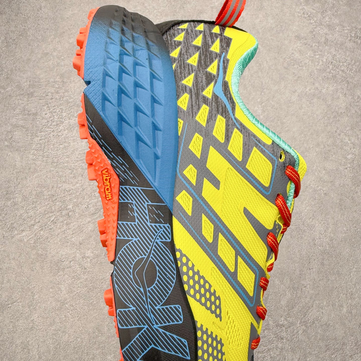 图片[6]-HOKA ONE ONE SPEEDGOAT 2 舒适百搭低帮 越野跑步鞋 男女同款 HOKA ONE ONE是来自美国的跑步鞋知名品牌，创立于2009年，始终致力于为所有跑者提供更新、更好的跑步装备。相比常规跑鞋，HOKA ONE ONE特别研发使用性能独特的几何形跑鞋中底，此种鞋底更厚、更高、回弹性也更好，除了卓越的缓冲性能，它还能为各种阶段的跑者带来更具动感、更加稳定的跑步体验。HOKAONE ONE从设计之初就清楚意识到，要保证跑者步幅的均匀一致，双脚自然而然的运动至关重要。尺码：36 36.5 37.5 38 39 40 40.5 41 42 42.5 43 44 45-选品中心