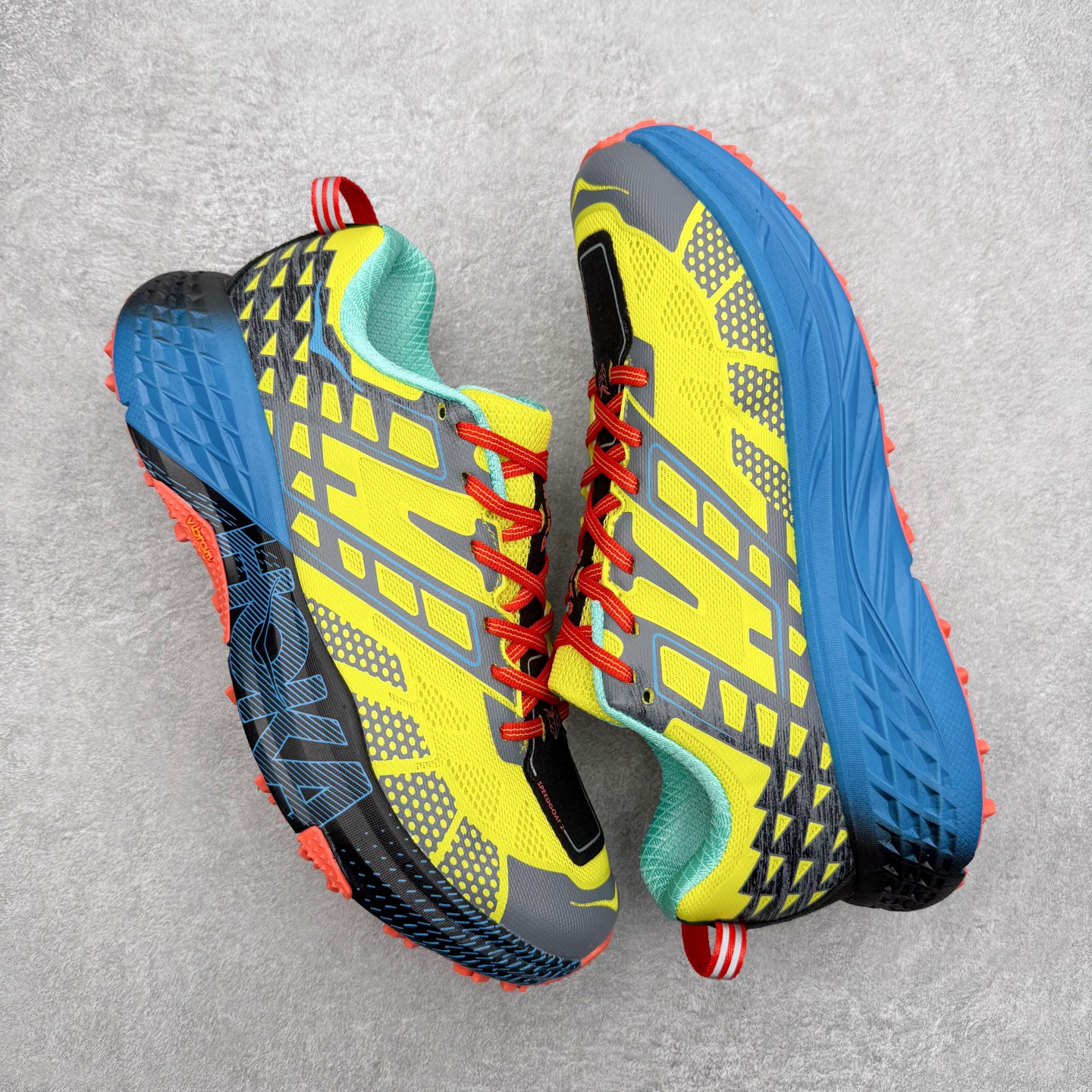 图片[3]-HOKA ONE ONE SPEEDGOAT 2 舒适百搭低帮 越野跑步鞋 男女同款 HOKA ONE ONE是来自美国的跑步鞋知名品牌，创立于2009年，始终致力于为所有跑者提供更新、更好的跑步装备。相比常规跑鞋，HOKA ONE ONE特别研发使用性能独特的几何形跑鞋中底，此种鞋底更厚、更高、回弹性也更好，除了卓越的缓冲性能，它还能为各种阶段的跑者带来更具动感、更加稳定的跑步体验。HOKAONE ONE从设计之初就清楚意识到，要保证跑者步幅的均匀一致，双脚自然而然的运动至关重要。尺码：36 36.5 37.5 38 39 40 40.5 41 42 42.5 43 44 45-选品中心