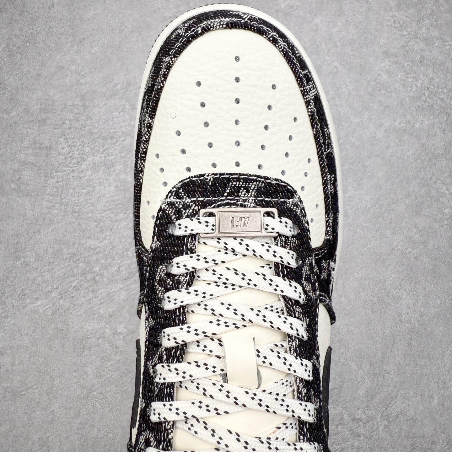 图片[4]-NK Air Force 1´07 Low 空军一号低帮百搭休闲运动板鞋 NH0601-579 柔软、弹性十足的缓震性能和出色的中底设计 横跨复古与现代的外型结合 造就出风靡全球 三十多年的Force 1 直到今天还深受青睐 实拍调校N版已经零色差零失真 百分百还原实物色彩所见即所得 不存在货不对板色差等低级问题 选购参考实物拍摄 不混卖不参货 只用心做好货严格选品 承诺混一赔十 尺码：36 36.5 37.5 38 38.5 39 40 40.5 41 42 42.5 43 44 44.5 45-选品中心