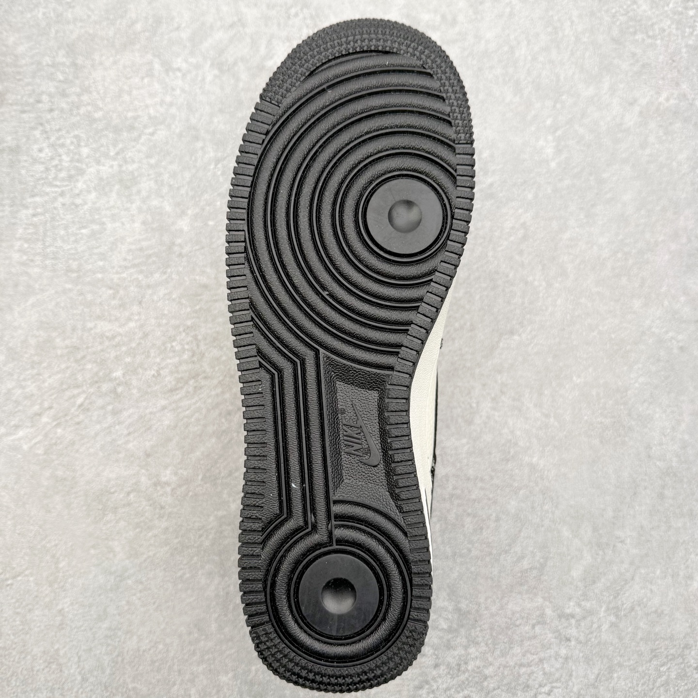 图片[9]-NK Air Force 1´07 Low 空军一号低帮百搭休闲运动板鞋 NH0601-579 柔软、弹性十足的缓震性能和出色的中底设计 横跨复古与现代的外型结合 造就出风靡全球 三十多年的Force 1 直到今天还深受青睐 实拍调校N版已经零色差零失真 百分百还原实物色彩所见即所得 不存在货不对板色差等低级问题 选购参考实物拍摄 不混卖不参货 只用心做好货严格选品 承诺混一赔十 尺码：36 36.5 37.5 38 38.5 39 40 40.5 41 42 42.5 43 44 44.5 45-选品中心