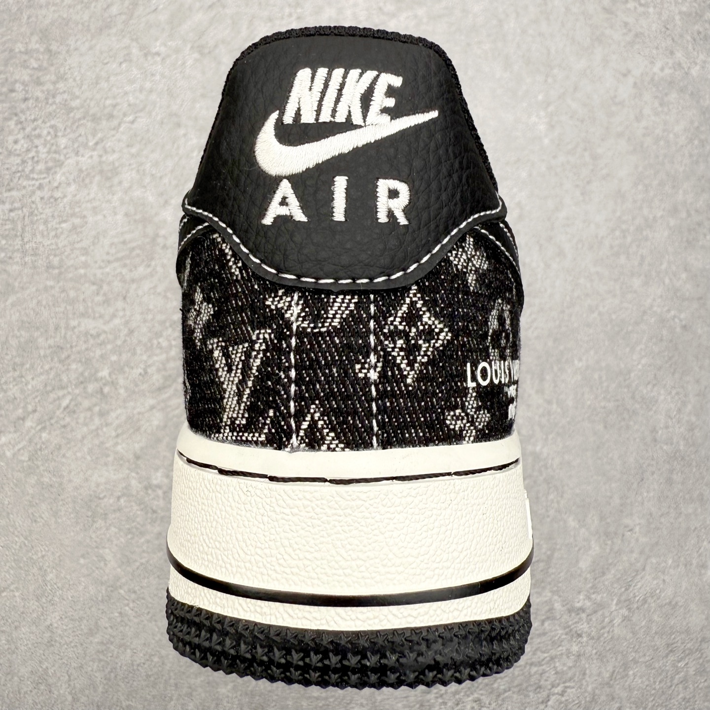 图片[8]-NK Air Force 1´07 Low 空军一号低帮百搭休闲运动板鞋 NH0601-579 柔软、弹性十足的缓震性能和出色的中底设计 横跨复古与现代的外型结合 造就出风靡全球 三十多年的Force 1 直到今天还深受青睐 实拍调校N版已经零色差零失真 百分百还原实物色彩所见即所得 不存在货不对板色差等低级问题 选购参考实物拍摄 不混卖不参货 只用心做好货严格选品 承诺混一赔十 尺码：36 36.5 37.5 38 38.5 39 40 40.5 41 42 42.5 43 44 44.5 45-选品中心