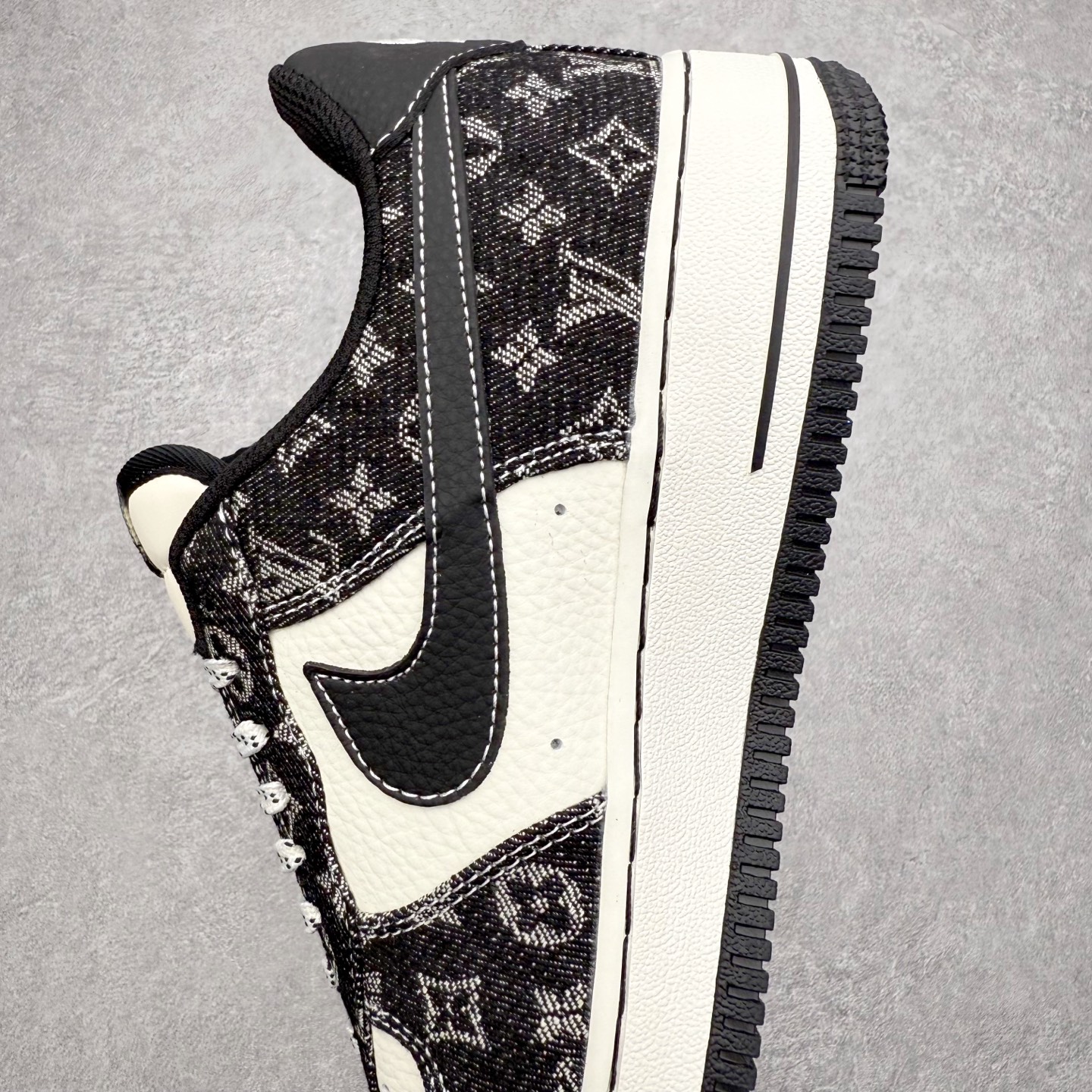 图片[7]-NK Air Force 1´07 Low 空军一号低帮百搭休闲运动板鞋 NH0601-579 柔软、弹性十足的缓震性能和出色的中底设计 横跨复古与现代的外型结合 造就出风靡全球 三十多年的Force 1 直到今天还深受青睐 实拍调校N版已经零色差零失真 百分百还原实物色彩所见即所得 不存在货不对板色差等低级问题 选购参考实物拍摄 不混卖不参货 只用心做好货严格选品 承诺混一赔十 尺码：36 36.5 37.5 38 38.5 39 40 40.5 41 42 42.5 43 44 44.5 45-选品中心