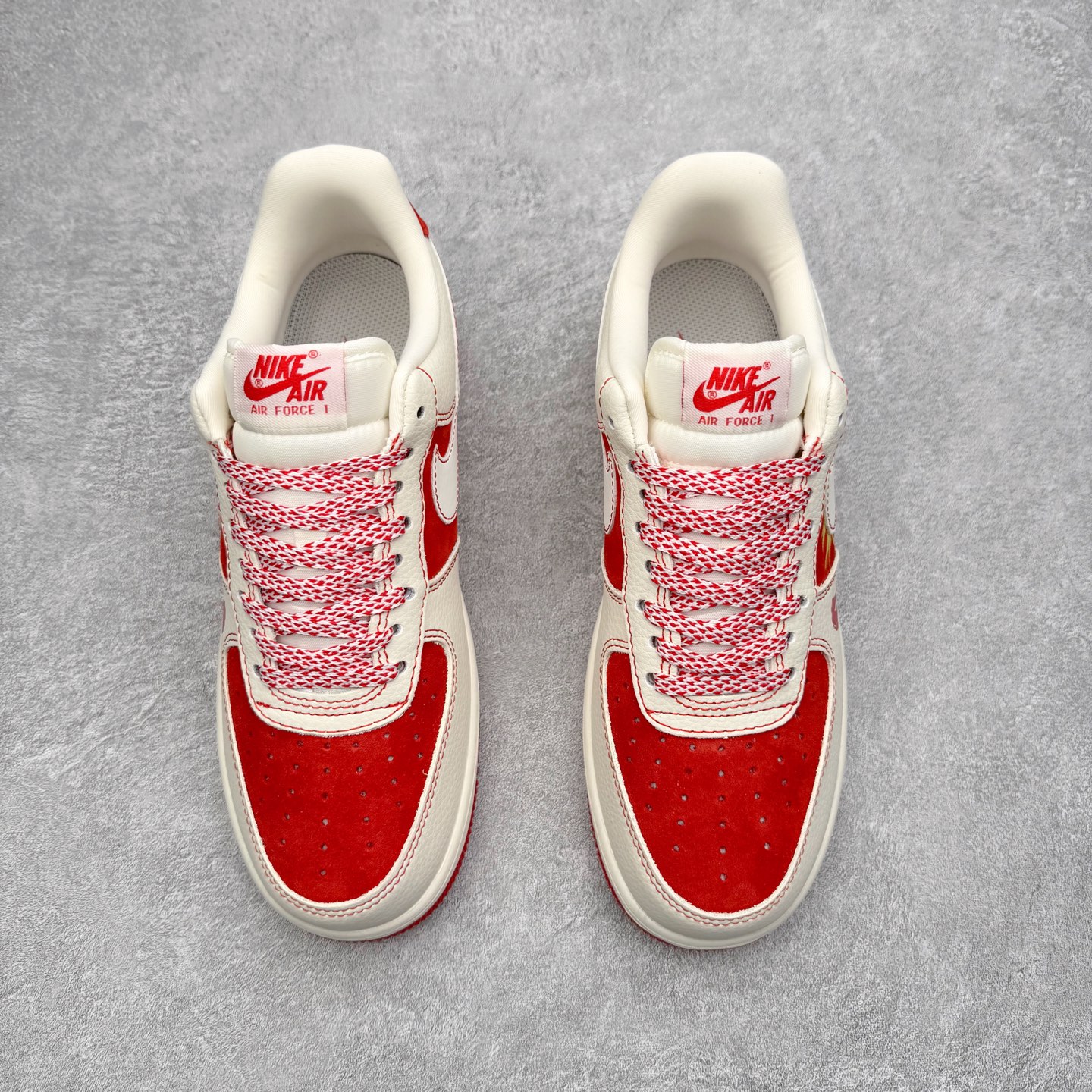 图片[2]-NK Air Force 1´07 Low 空军一号低帮百搭休闲运动板鞋 XL1979-133 柔软、弹性十足的缓震性能和出色的中底设计 横跨复古与现代的外型结合 造就出风靡全球 三十多年的Force 1 直到今天还深受青睐 实拍调校N版已经零色差零失真 百分百还原实物色彩所见即所得 不存在货不对板色差等低级问题 选购参考实物拍摄 不混卖不参货 只用心做好货严格选品 承诺混一赔十 尺码：36 36.5 37.5 38 38.5 39 40 40.5 41 42 42.5 43 44 44.5 45-选品中心