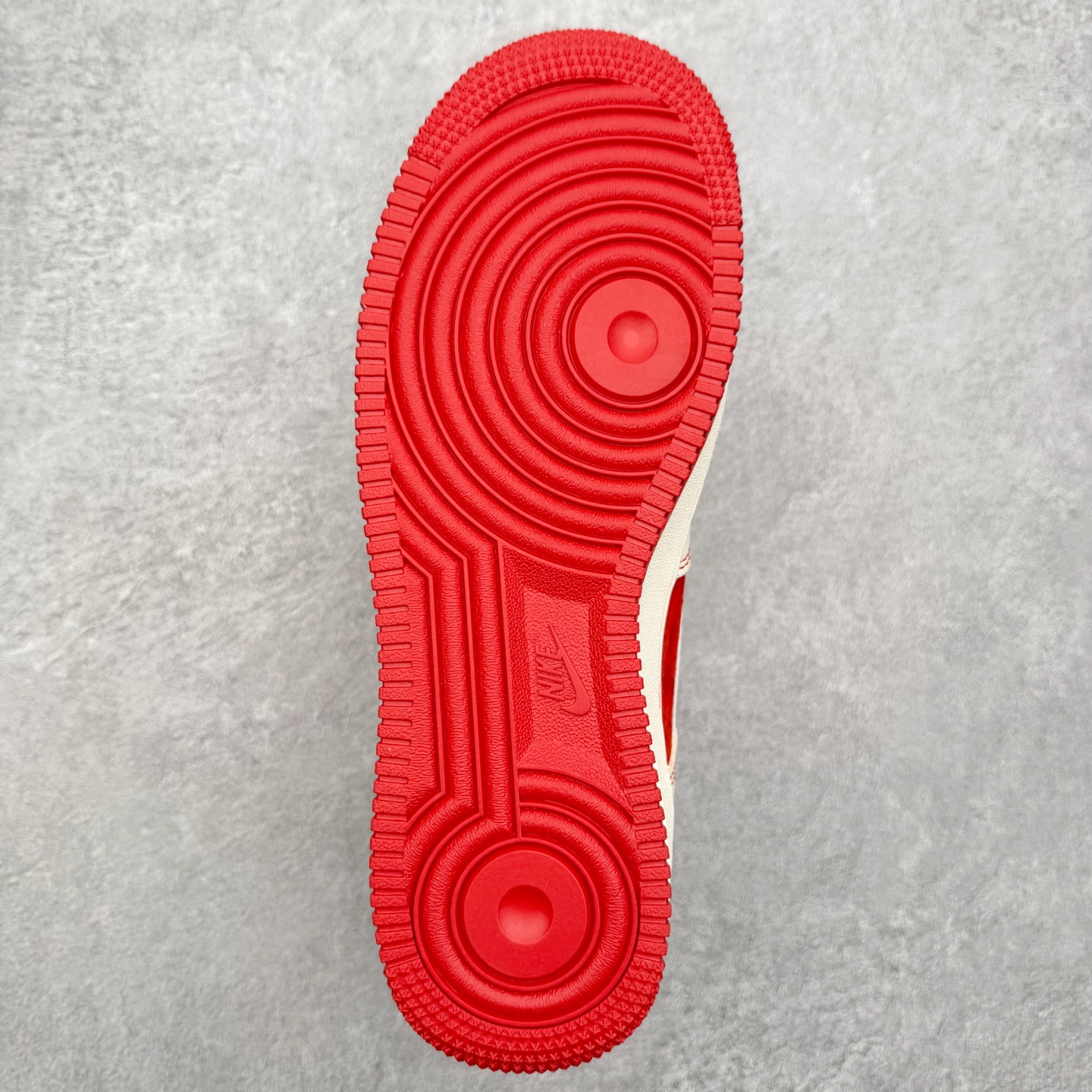 图片[9]-NK Air Force 1´07 Low 空军一号低帮百搭休闲运动板鞋 XL1979-133 柔软、弹性十足的缓震性能和出色的中底设计 横跨复古与现代的外型结合 造就出风靡全球 三十多年的Force 1 直到今天还深受青睐 实拍调校N版已经零色差零失真 百分百还原实物色彩所见即所得 不存在货不对板色差等低级问题 选购参考实物拍摄 不混卖不参货 只用心做好货严格选品 承诺混一赔十 尺码：36 36.5 37.5 38 38.5 39 40 40.5 41 42 42.5 43 44 44.5 45-选品中心