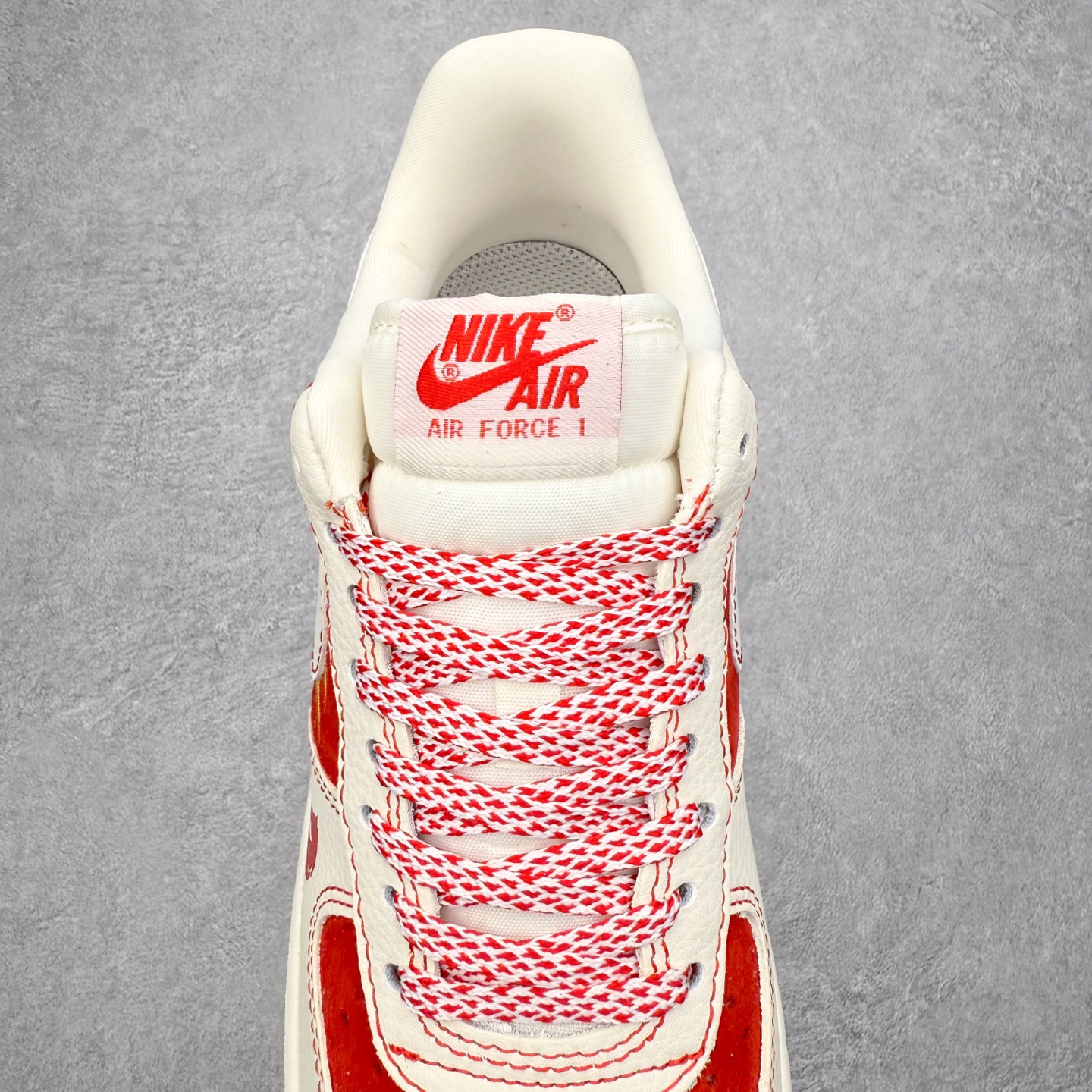 图片[5]-NK Air Force 1´07 Low 空军一号低帮百搭休闲运动板鞋 XL1979-133 柔软、弹性十足的缓震性能和出色的中底设计 横跨复古与现代的外型结合 造就出风靡全球 三十多年的Force 1 直到今天还深受青睐 实拍调校N版已经零色差零失真 百分百还原实物色彩所见即所得 不存在货不对板色差等低级问题 选购参考实物拍摄 不混卖不参货 只用心做好货严格选品 承诺混一赔十 尺码：36 36.5 37.5 38 38.5 39 40 40.5 41 42 42.5 43 44 44.5 45-选品中心