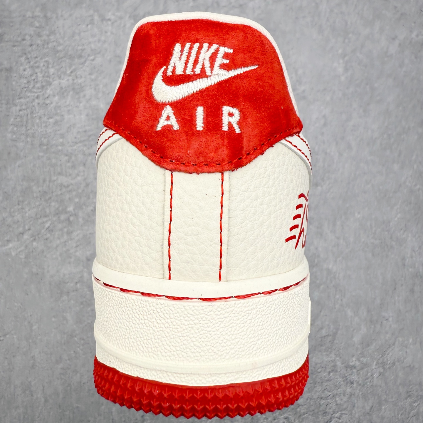 图片[8]-NK Air Force 1´07 Low 空军一号低帮百搭休闲运动板鞋 XL1979-133 柔软、弹性十足的缓震性能和出色的中底设计 横跨复古与现代的外型结合 造就出风靡全球 三十多年的Force 1 直到今天还深受青睐 实拍调校N版已经零色差零失真 百分百还原实物色彩所见即所得 不存在货不对板色差等低级问题 选购参考实物拍摄 不混卖不参货 只用心做好货严格选品 承诺混一赔十 尺码：36 36.5 37.5 38 38.5 39 40 40.5 41 42 42.5 43 44 44.5 45-选品中心