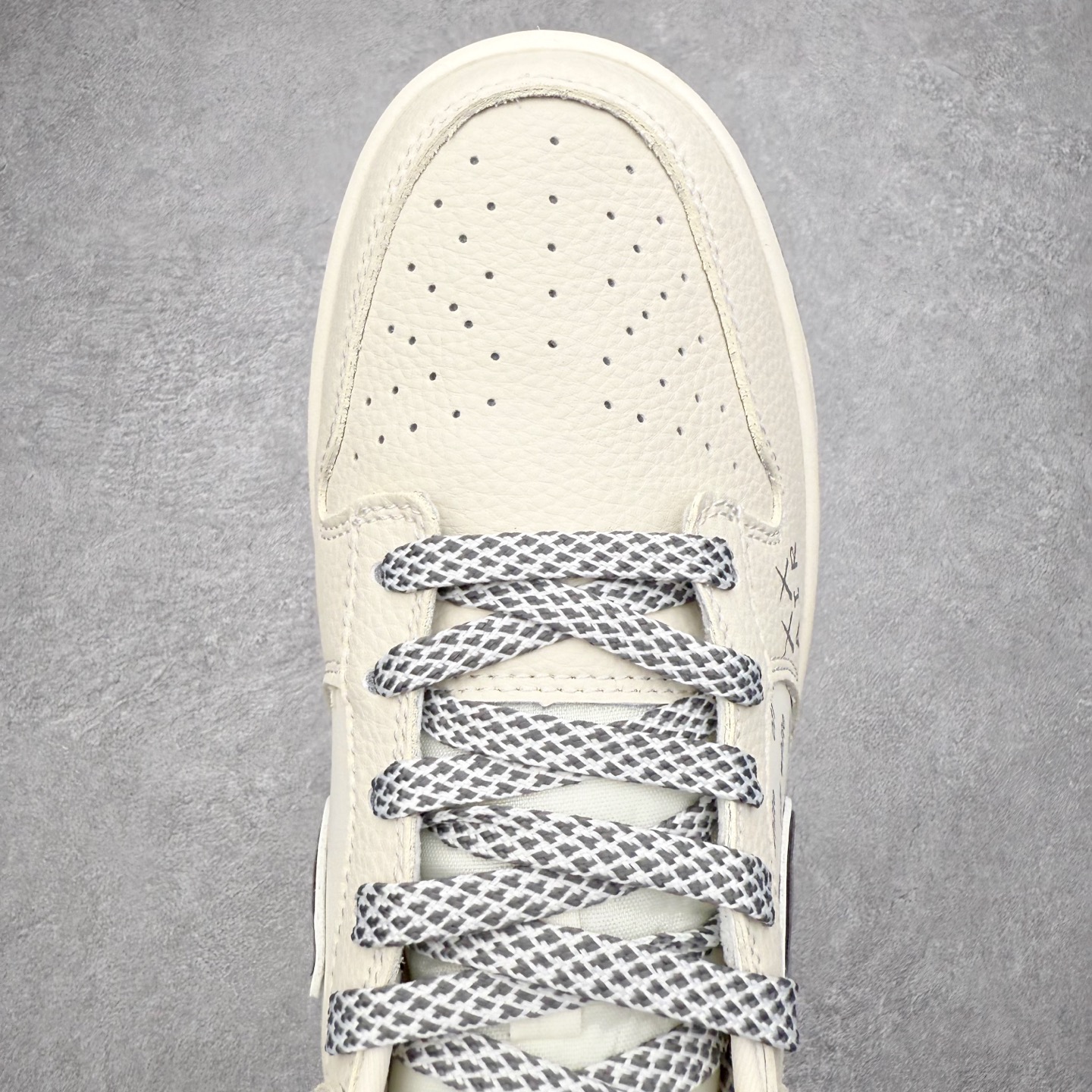 图片[4]-NK Dunk Low 定制配色 SD8888-005 大厂出品 极力推荐 原装头层材料 独家版型蒸餾加工帶來的是更好的视觉和脚感体验大厂纯原品质出货 清洁度 电绣工艺 皮料切割干净无任何毛边 细节完美 实拍调校N版已经零色差零失真 百分百还原实物色彩所见即所得 不存在货不对板色差等低级问题 选购参考实物拍摄 不混卖不参货 只用心做好货严格选品 承诺混一赔十 尺码：36 36.5 37.5 38 38.5 39 40 40.5 41 42 42.5 43 44 44.5 45-选品中心