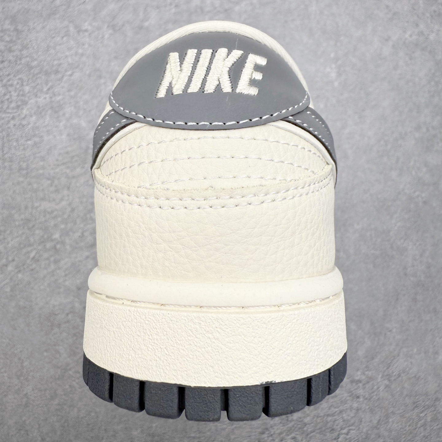 图片[8]-NK Dunk Low 定制配色 SD8888-005 大厂出品 极力推荐 原装头层材料 独家版型蒸餾加工帶來的是更好的视觉和脚感体验大厂纯原品质出货 清洁度 电绣工艺 皮料切割干净无任何毛边 细节完美 实拍调校N版已经零色差零失真 百分百还原实物色彩所见即所得 不存在货不对板色差等低级问题 选购参考实物拍摄 不混卖不参货 只用心做好货严格选品 承诺混一赔十 尺码：36 36.5 37.5 38 38.5 39 40 40.5 41 42 42.5 43 44 44.5 45-选品中心