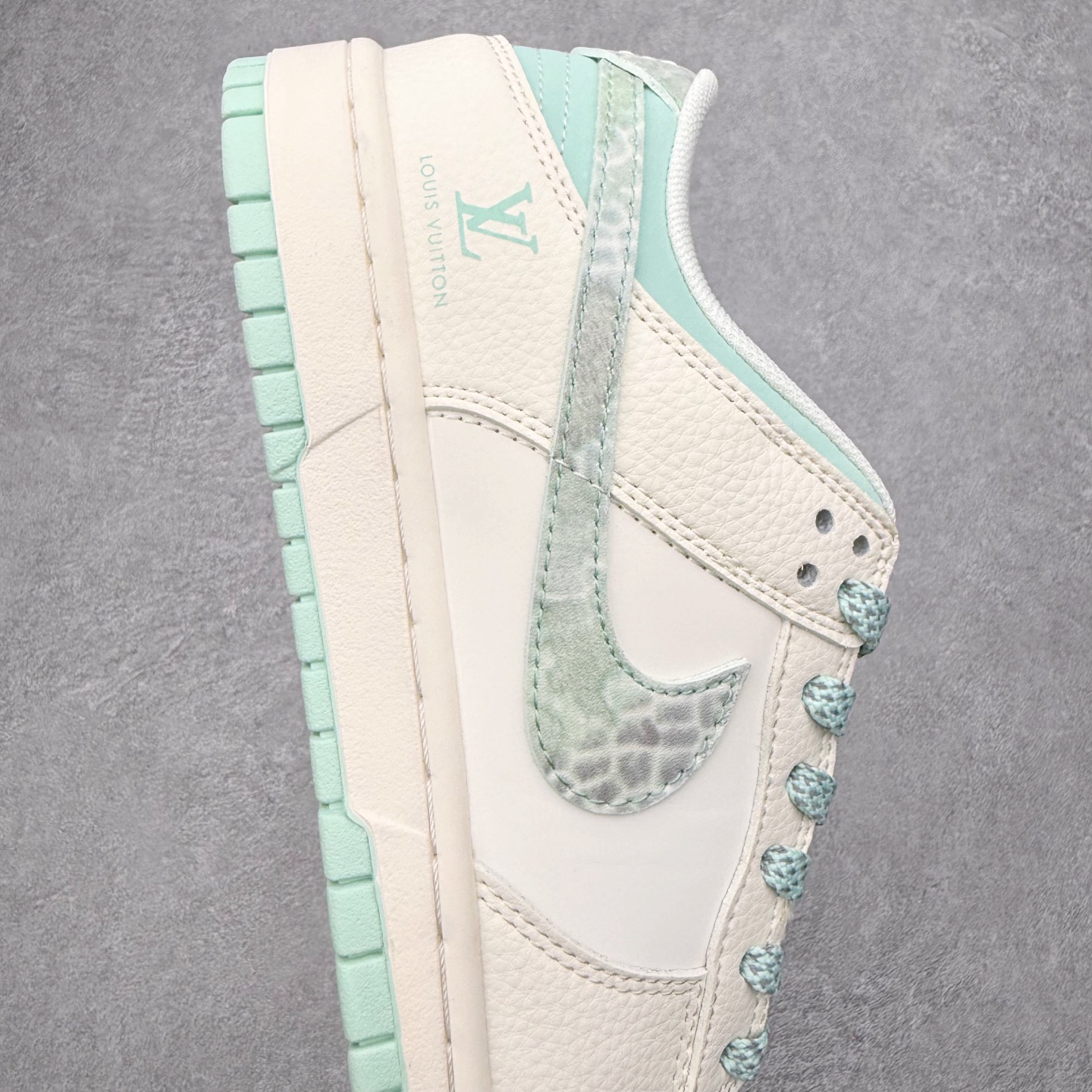 图片[6]-NK Dunk Low 定制配色 XS6089-628 大厂出品 极力推荐 原装头层材料 独家版型蒸餾加工帶來的是更好的视觉和脚感体验大厂纯原品质出货 清洁度 电绣工艺 皮料切割干净无任何毛边 细节完美 实拍调校N版已经零色差零失真 百分百还原实物色彩所见即所得 不存在货不对板色差等低级问题 选购参考实物拍摄 不混卖不参货 只用心做好货严格选品 承诺混一赔十 尺码：36 36.5 37.5 38 38.5 39 40 40.5 41 42 42.5 43 44 44.5 45-选品中心