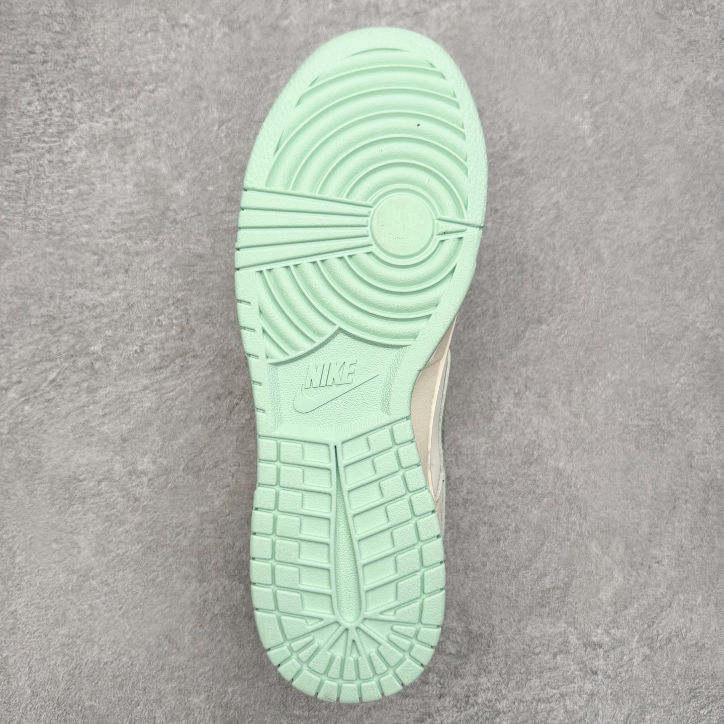 图片[9]-NK Dunk Low 定制配色 XS6089-628 大厂出品 极力推荐 原装头层材料 独家版型蒸餾加工帶來的是更好的视觉和脚感体验大厂纯原品质出货 清洁度 电绣工艺 皮料切割干净无任何毛边 细节完美 实拍调校N版已经零色差零失真 百分百还原实物色彩所见即所得 不存在货不对板色差等低级问题 选购参考实物拍摄 不混卖不参货 只用心做好货严格选品 承诺混一赔十 尺码：36 36.5 37.5 38 38.5 39 40 40.5 41 42 42.5 43 44 44.5 45-选品中心