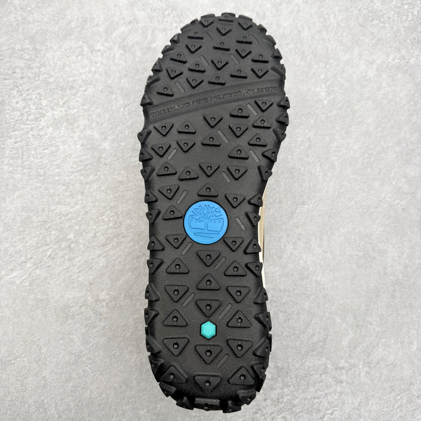 图片[9]-Timberland Greenstride Motion 6 添柏岚防滑耐磨低帮户外功能鞋 简约大方的造型设计，给人以随性休闲的时尚格调，穿着舒适轻便，运动灵活自如，满足日常个性穿搭。Timberland户外品牌最早成立于1918年的美国波士顿，它的成功故事就从第一双防水皮靴Yellow Boots开始。这双具备完全防水机能的靴子瞬间广受好评，他那独创又不失古典的款式，以及大胆使用黄色的崭新风格，吸引了广大消费者的目光。现今仍不改其原有风貌的这双黄靴，就是火遍全球的“大黄靴”。Timberland的高端工艺、实穿耐用等特点让他拥有绝对鞋界地位。尺码：40 41 41.5 42 43 43.5 44 44.5 45 45.5 46-选品中心