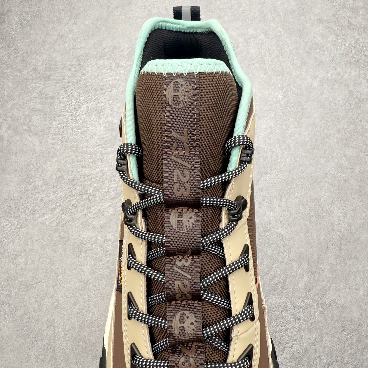 图片[5]-Timberland Greenstride Motion 6 添柏岚防滑耐磨低帮户外功能鞋 简约大方的造型设计，给人以随性休闲的时尚格调，穿着舒适轻便，运动灵活自如，满足日常个性穿搭。Timberland户外品牌最早成立于1918年的美国波士顿，它的成功故事就从第一双防水皮靴Yellow Boots开始。这双具备完全防水机能的靴子瞬间广受好评，他那独创又不失古典的款式，以及大胆使用黄色的崭新风格，吸引了广大消费者的目光。现今仍不改其原有风貌的这双黄靴，就是火遍全球的“大黄靴”。Timberland的高端工艺、实穿耐用等特点让他拥有绝对鞋界地位。尺码：40 41 41.5 42 43 43.5 44 44.5 45 45.5 46-选品中心