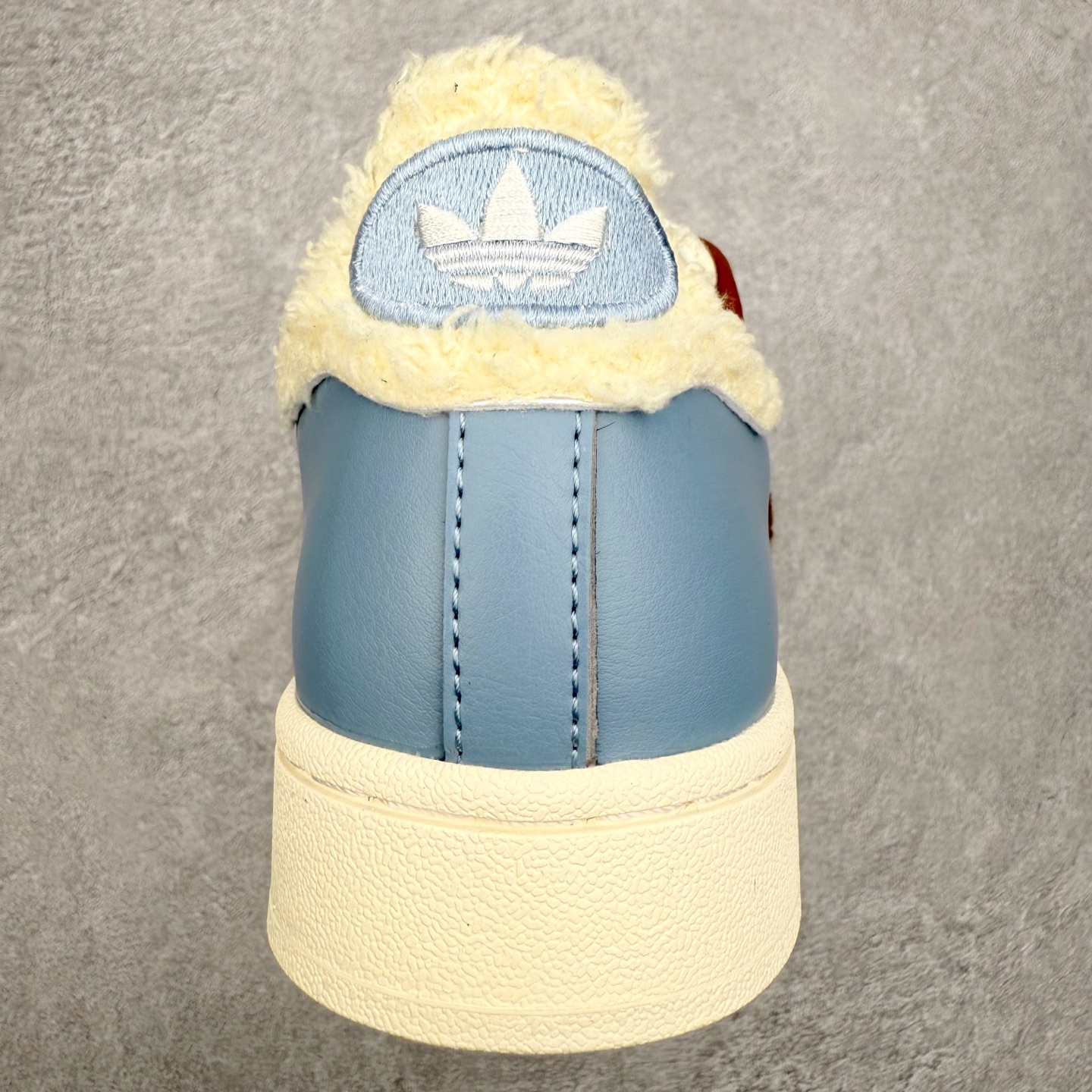 图片[8]-＃XP纯原套现福利 AD Originals Superstar 经典复古贝壳头板鞋 JR6987 诞生于1969年 是第一双将全皮面鞋 身与橡胶鞋头结合在一起的低帮篮球鞋 Superstar最开始 是作为高帮篮球鞋Pro Model的低帮版本而出现的 但因为其独特和醒目的橡胶鞋头造型而让大家熟知 被大家形象地称为\\\”shelltoe\\\”贝壳头 在70年代的美国职业篮球场上 接近3/4的NBA球员都将这双Superstar作为场上用鞋 80年代之后 经过不断的改良和发展 Superstar逐渐成为横跨时装、音乐、街头文化、休闲和运动等各大领域的时尚潮鞋 尺码：36 36.5 37 38 38.5 39 40 40.5 41 42 42.5 43 44 44.5 45-选品中心