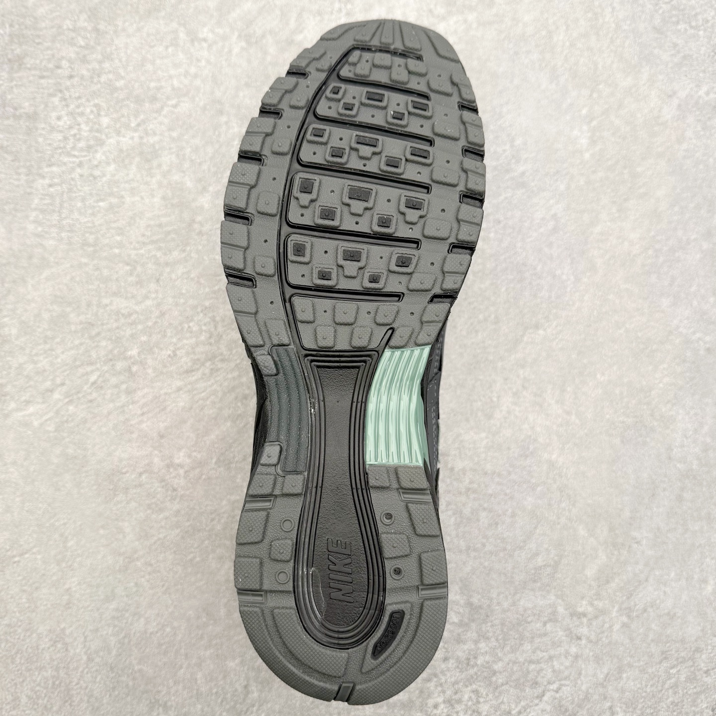 图片[9]-＃CS纯原 NK P-6000 系列低帮复古老爹风休闲运动舒适慢跑鞋 IM5997-060 购入原鞋原装纸板楦头开发 独家私模四层组合大底 市场唯一正确版本 良心定价 新配色陆续出货 进口三文治网面 融合 Pegasus 过往运动鞋设计 助力 21 世纪早期跑步运动跃升时尚新高度 采用透气网眼布、运动风格线条和耐穿覆面 兼具吸睛外观和舒适感受 中底泡绵以田径赛道为灵感 打造厚实设计 缔造出众缓震性能 尺码：36 36.5 37.5 38 38.5 39 40 40.5 41 42 42.5 43 44 44.5 45-选品中心