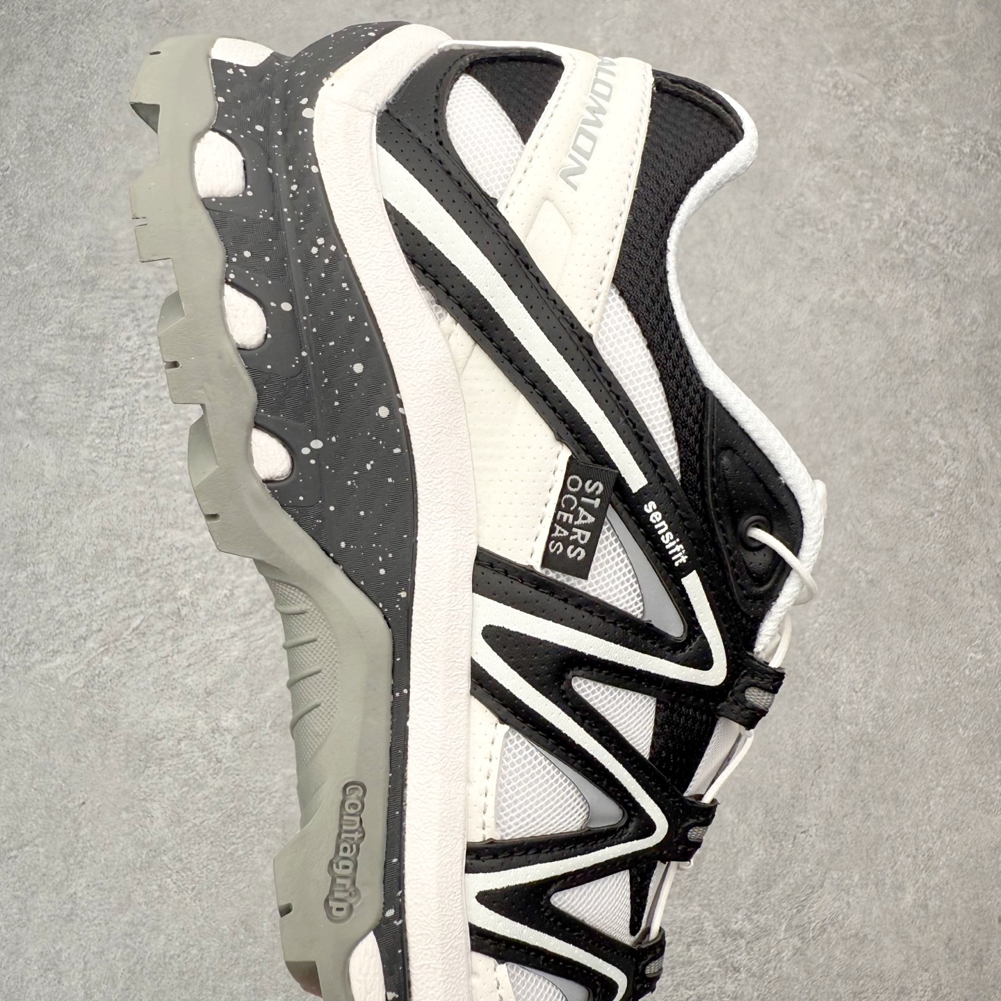 图片[6]-＃PK4.0 Salomon XT-QUEST ADV 萨洛蒙潮流越野机能户外功能鞋 基于市场现有版本全新升级调整改良 现阶段市场最强产物 全新主色陆续出货 大底描漆工整零瑕疵 鞋头定型弧度完美 纯原外贸平台特供订单 耗时半年巨作 全套原纸板楦头开发 原厂特供网布配套加持 确保原汁原味 完美呈现版型 原档数据独家私模五层组合大底 男女鞋同步官方开发至46.5 原装Ortholite轻量化鞋垫 中底布带钢印编号 原厂TPU锁扣 进口港宝加持 后跟自然饱满 还原公司包裹性 基于 SALOMON 初代 XT 鞋身造型并搭载 4D ADVANCED CHASSIS™ 大底打造而成 为这款 XT-QUEST 带来了多项足部控制与保护等功能性 如在运动过程中控制左右晃动的过程而提高稳定性、改善长途越野过程中足中到足尖的过渡、提高感知岩石的精确度以抵抗尖锐物体对脚底的伤害以及采用动态缓冲来增强穿着舒适感 从而减轻疲劳感 使XT-QUEST 成为一双舒适且安全的户外之履 尺码：36 36.5 37.5 38 38.5 39 40 40.5 41 42 42.5 43 44 44.5 45-选品中心