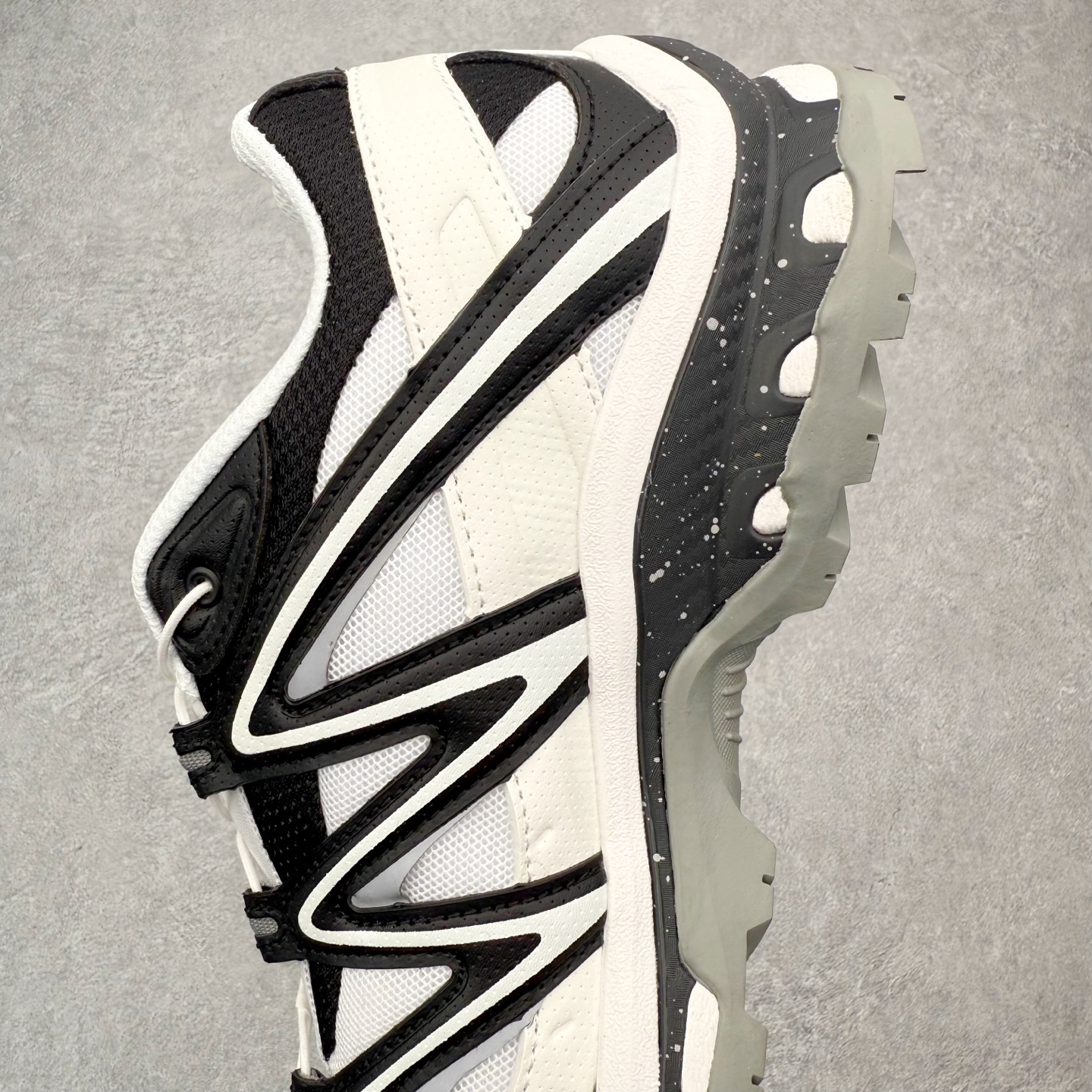 图片[7]-＃PK4.0 Salomon XT-QUEST ADV 萨洛蒙潮流越野机能户外功能鞋 基于市场现有版本全新升级调整改良 现阶段市场最强产物 全新主色陆续出货 大底描漆工整零瑕疵 鞋头定型弧度完美 纯原外贸平台特供订单 耗时半年巨作 全套原纸板楦头开发 原厂特供网布配套加持 确保原汁原味 完美呈现版型 原档数据独家私模五层组合大底 男女鞋同步官方开发至46.5 原装Ortholite轻量化鞋垫 中底布带钢印编号 原厂TPU锁扣 进口港宝加持 后跟自然饱满 还原公司包裹性 基于 SALOMON 初代 XT 鞋身造型并搭载 4D ADVANCED CHASSIS™ 大底打造而成 为这款 XT-QUEST 带来了多项足部控制与保护等功能性 如在运动过程中控制左右晃动的过程而提高稳定性、改善长途越野过程中足中到足尖的过渡、提高感知岩石的精确度以抵抗尖锐物体对脚底的伤害以及采用动态缓冲来增强穿着舒适感 从而减轻疲劳感 使XT-QUEST 成为一双舒适且安全的户外之履 尺码：36 36.5 37.5 38 38.5 39 40 40.5 41 42 42.5 43 44 44.5 45-选品中心